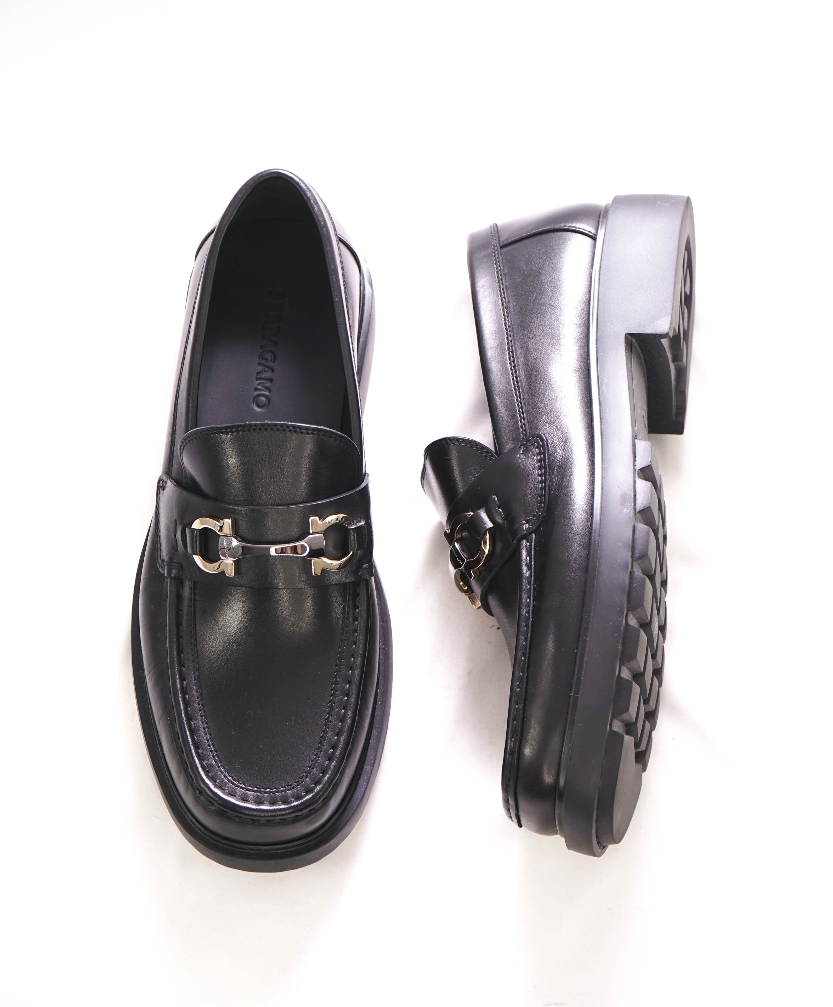 $879 SALVATORE FERRAGAMO - *DUGLAS* Black Lug Sole Gancini Loafer - 11 E US