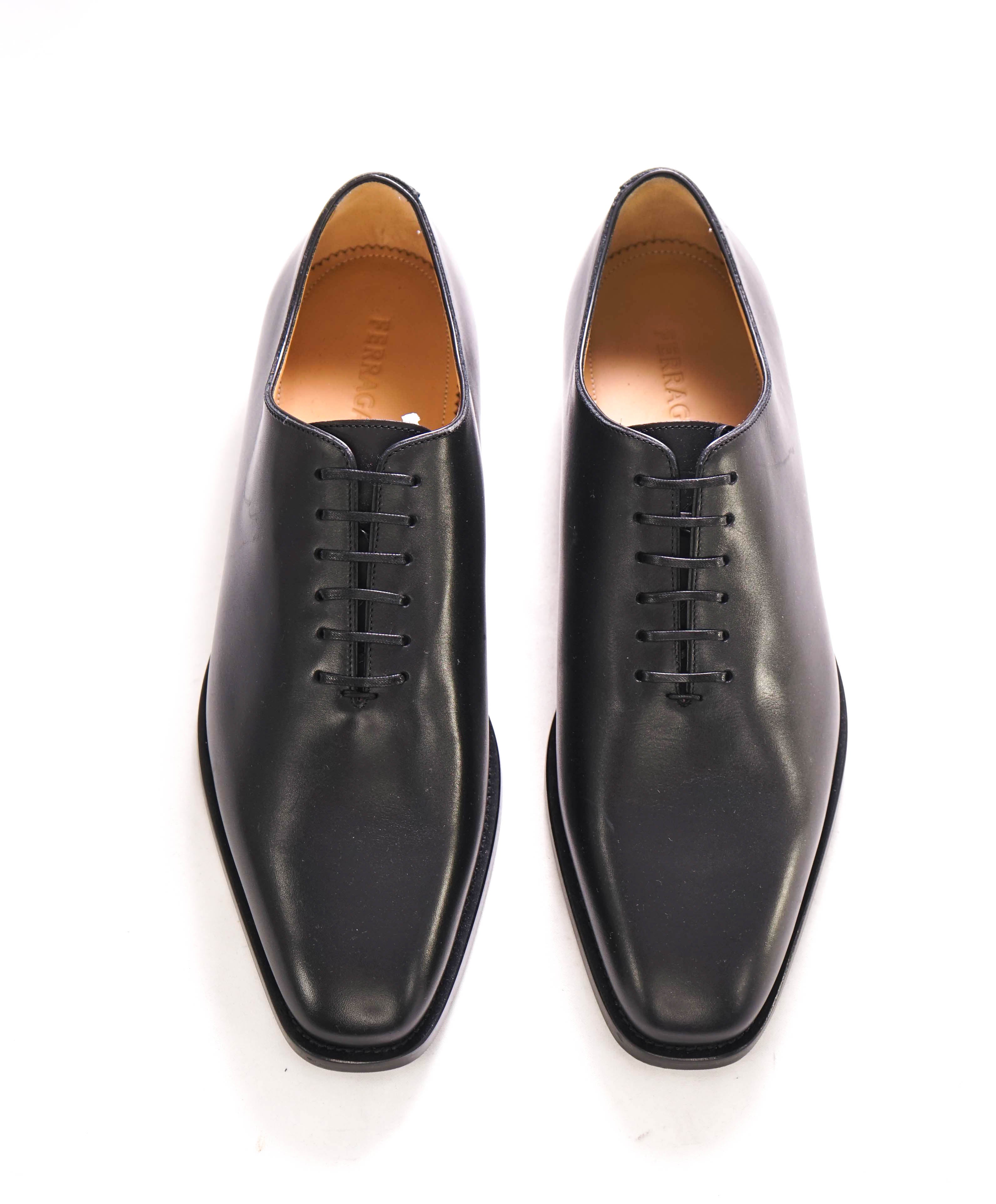 $1,090 SALVATORE FERRAGAMO - "GOFFREY" Black Whole Cut Oxfords - 9 EE