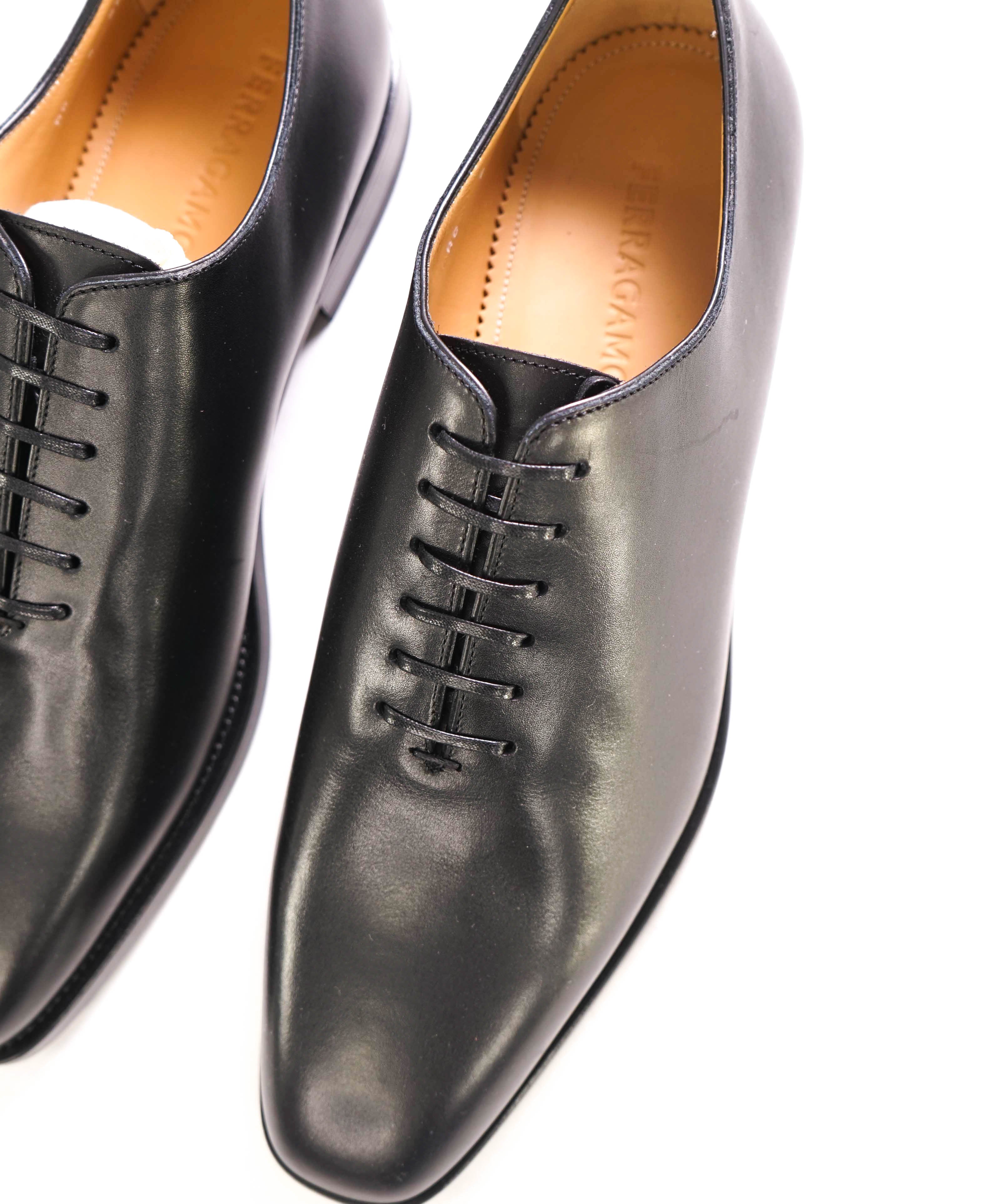 $1,090 SALVATORE FERRAGAMO - "GOFFREY" Black Whole Cut Oxfords - 9 EE