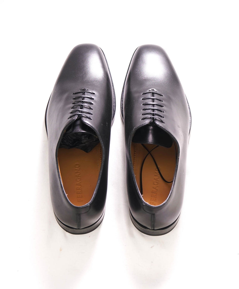 $1,090 SALVATORE FERRAGAMO - "GOFFREY" Black Whole Cut Oxfords - 9 EE