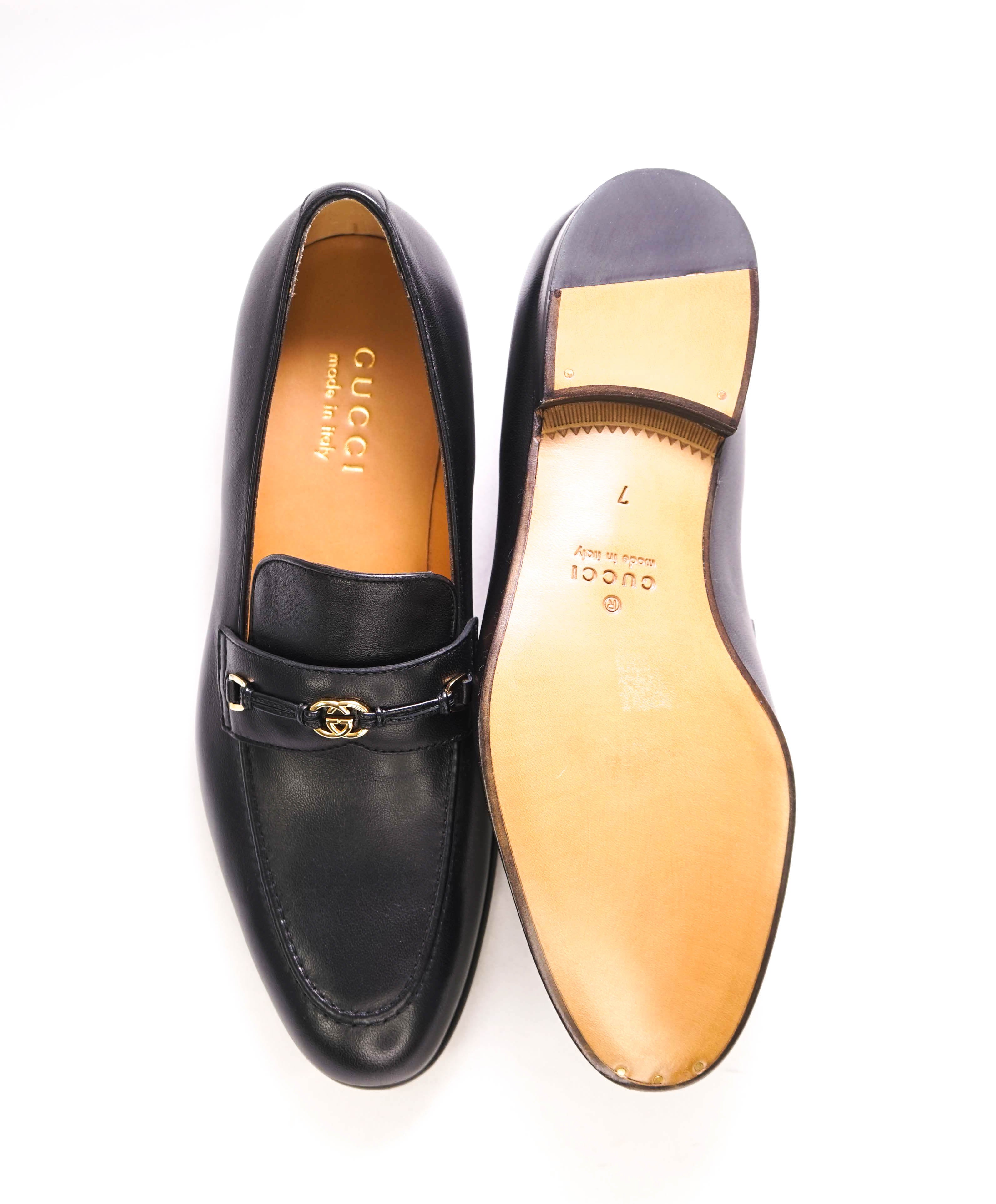 $950 GUCCI - "Interlocking G" Black GG Leather Loafers - 7.5US (7G)