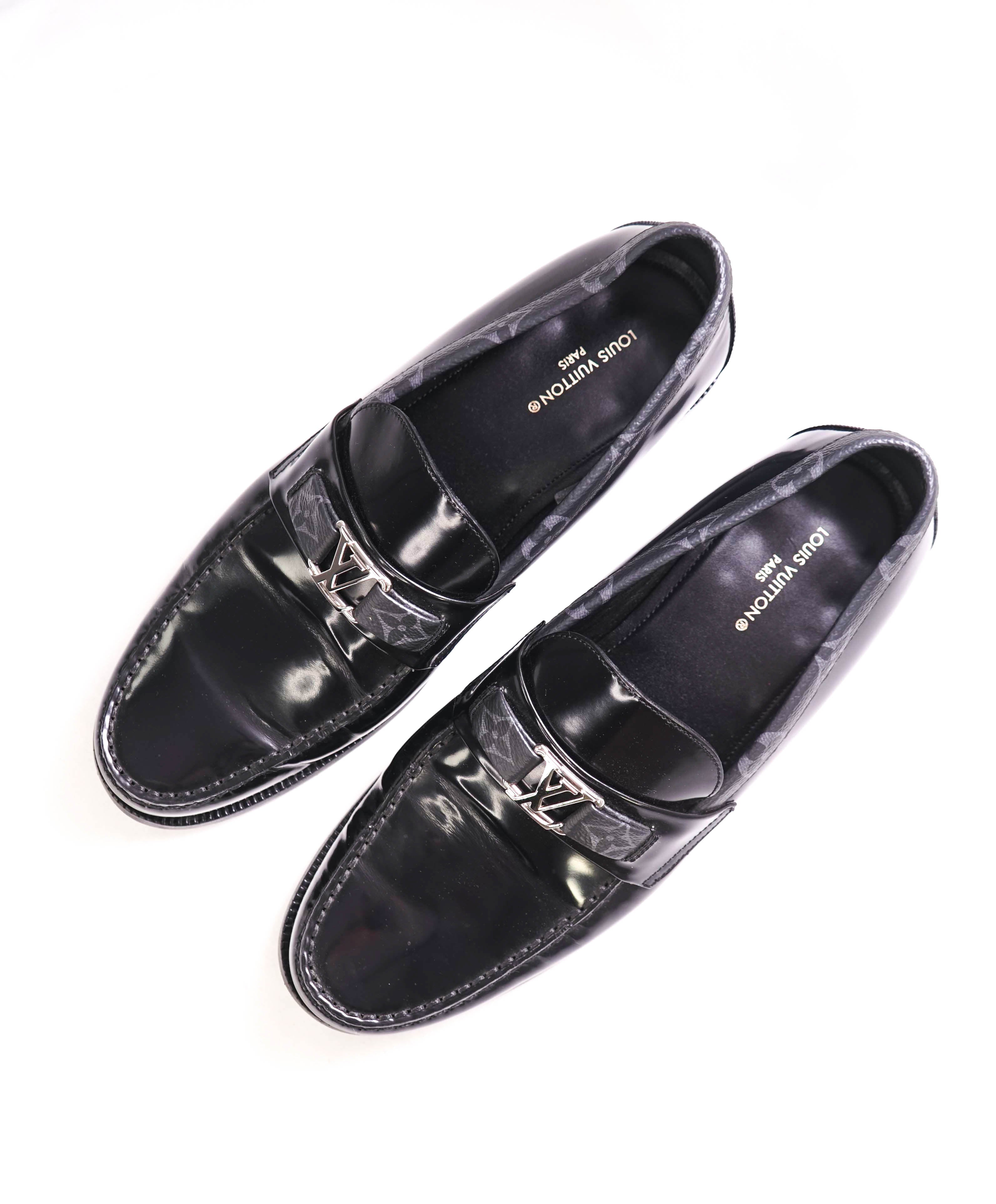 $1,170 LOUIS VUITTON - Black *MAJOR* Logo Strap Loafers - 10.5US (9.5 LV)