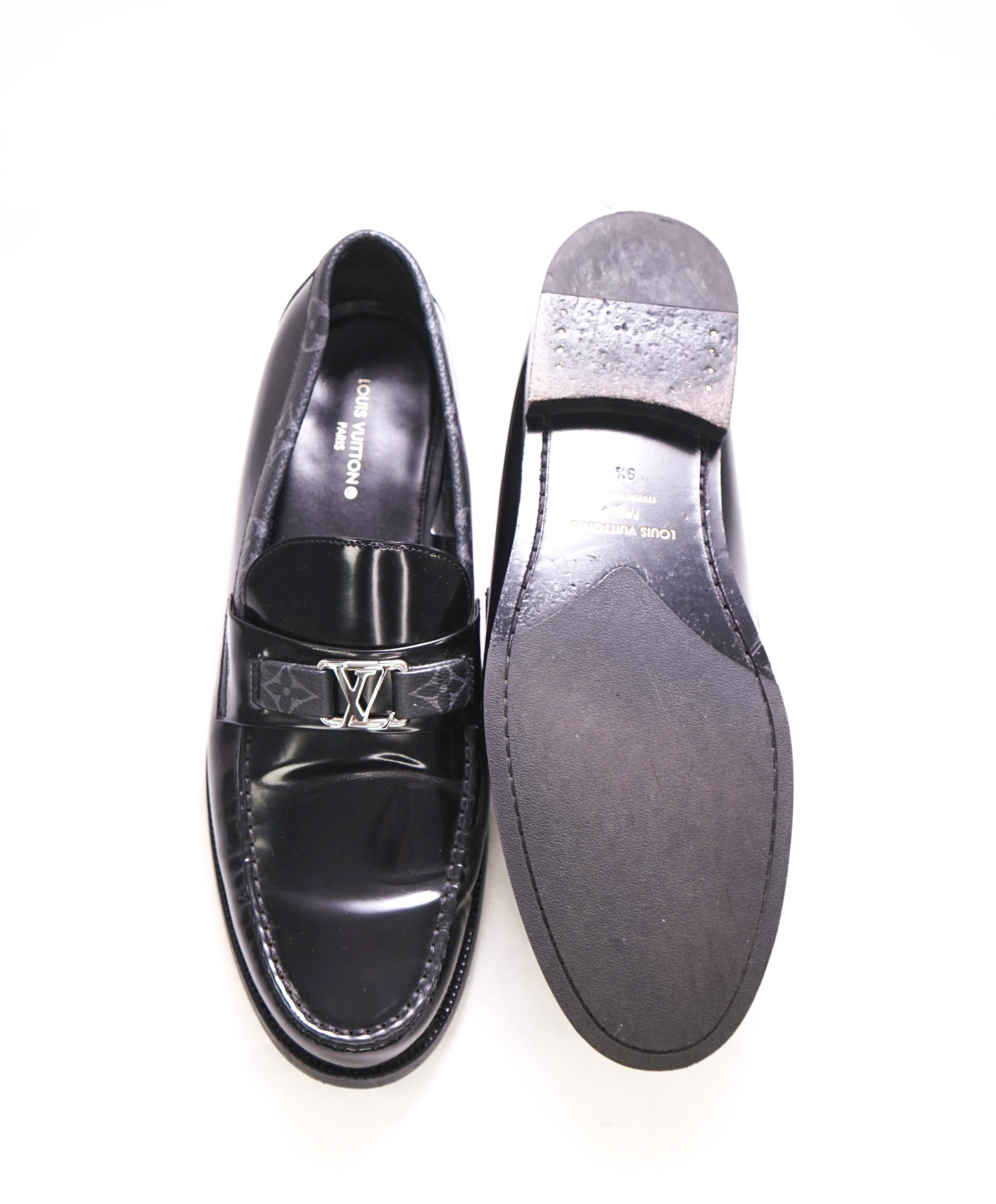 $1,170 LOUIS VUITTON - Black *MAJOR* Logo Strap Loafers - 10.5US (9.5 LV)