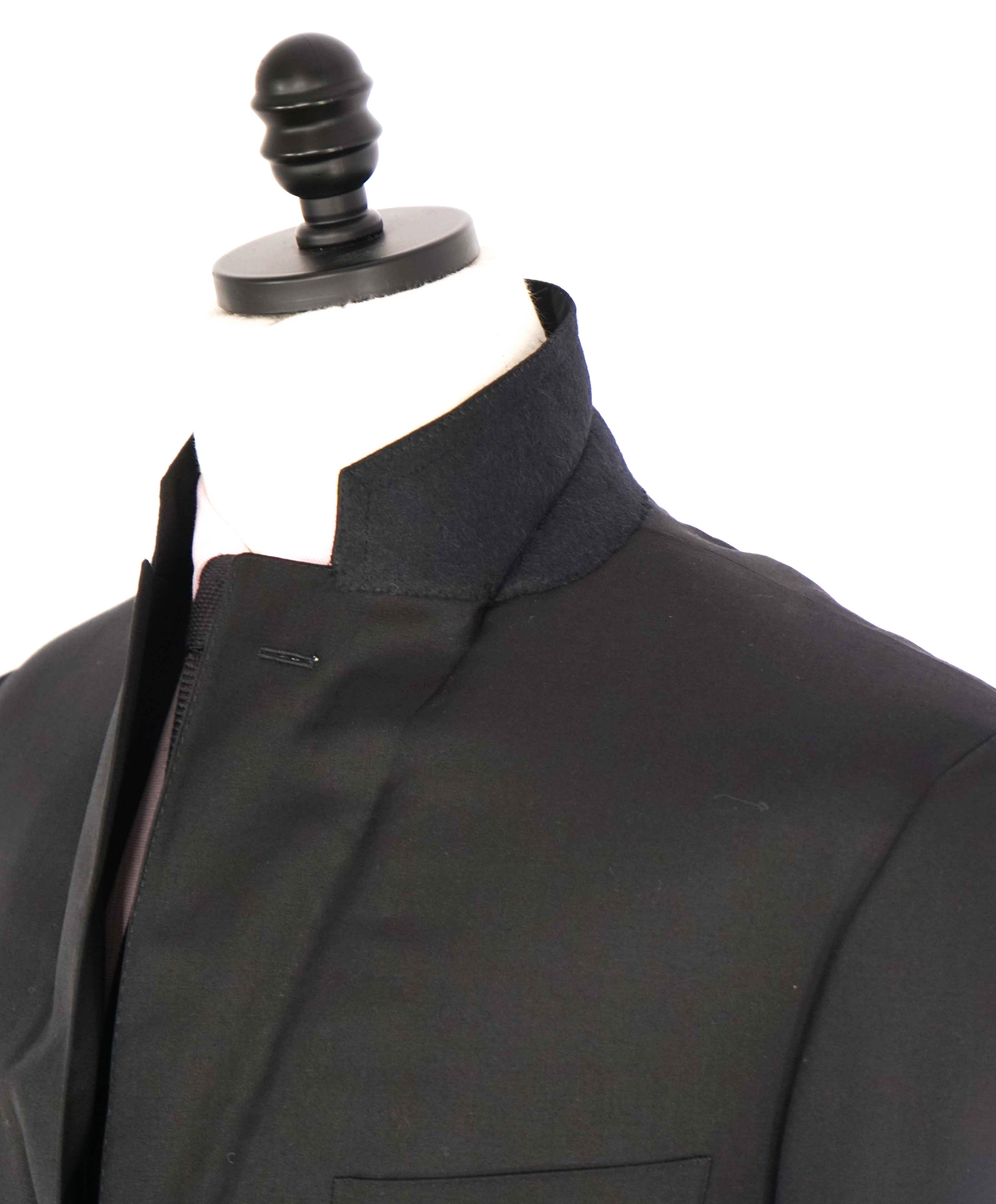 $2,195 CANALI - *CLOSET STAPLE* Black 2-Piece Suit - 44R