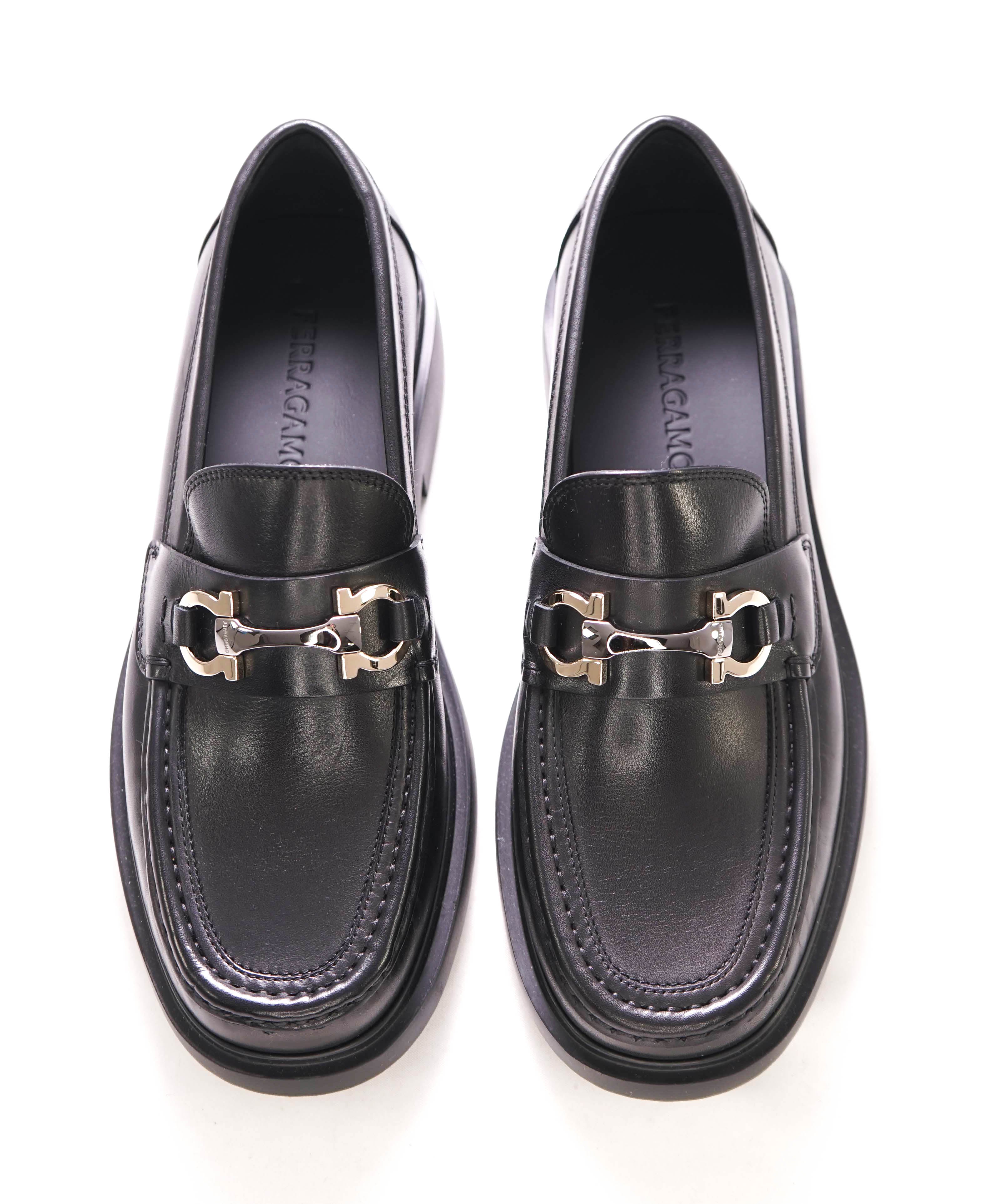 $879 SALVATORE FERRAGAMO - *DUGLAS* Black Lug Sole Gancini Loafer - 8 EE US