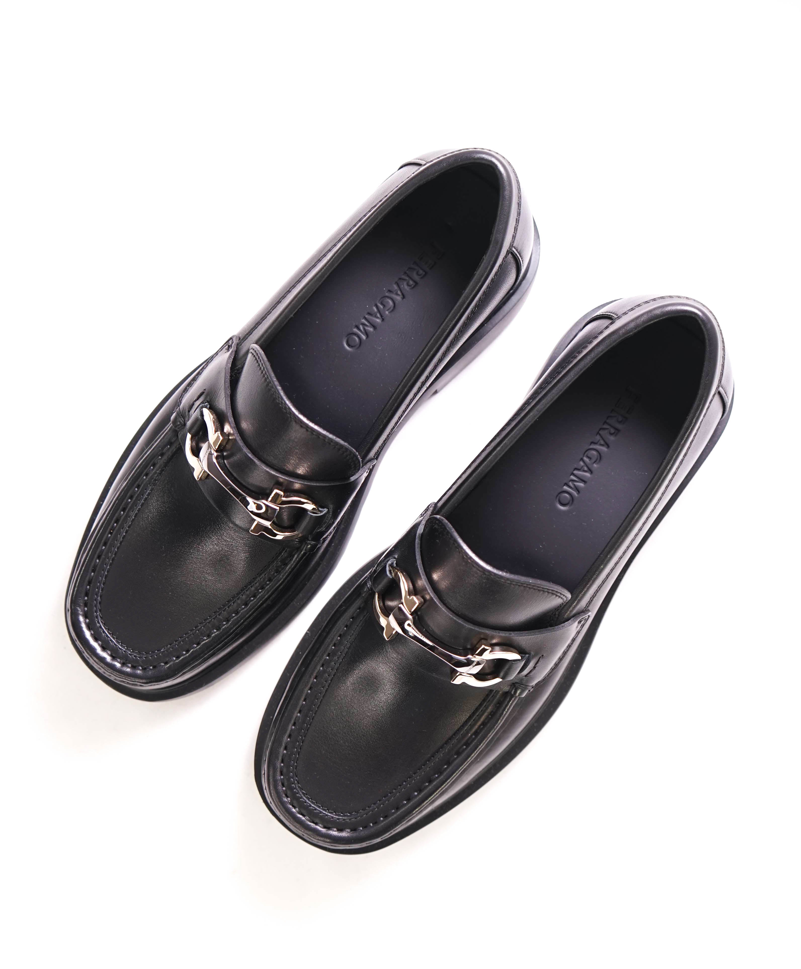 $879 SALVATORE FERRAGAMO - *DUGLAS* Black Lug Sole Gancini Loafer - 8 EE US