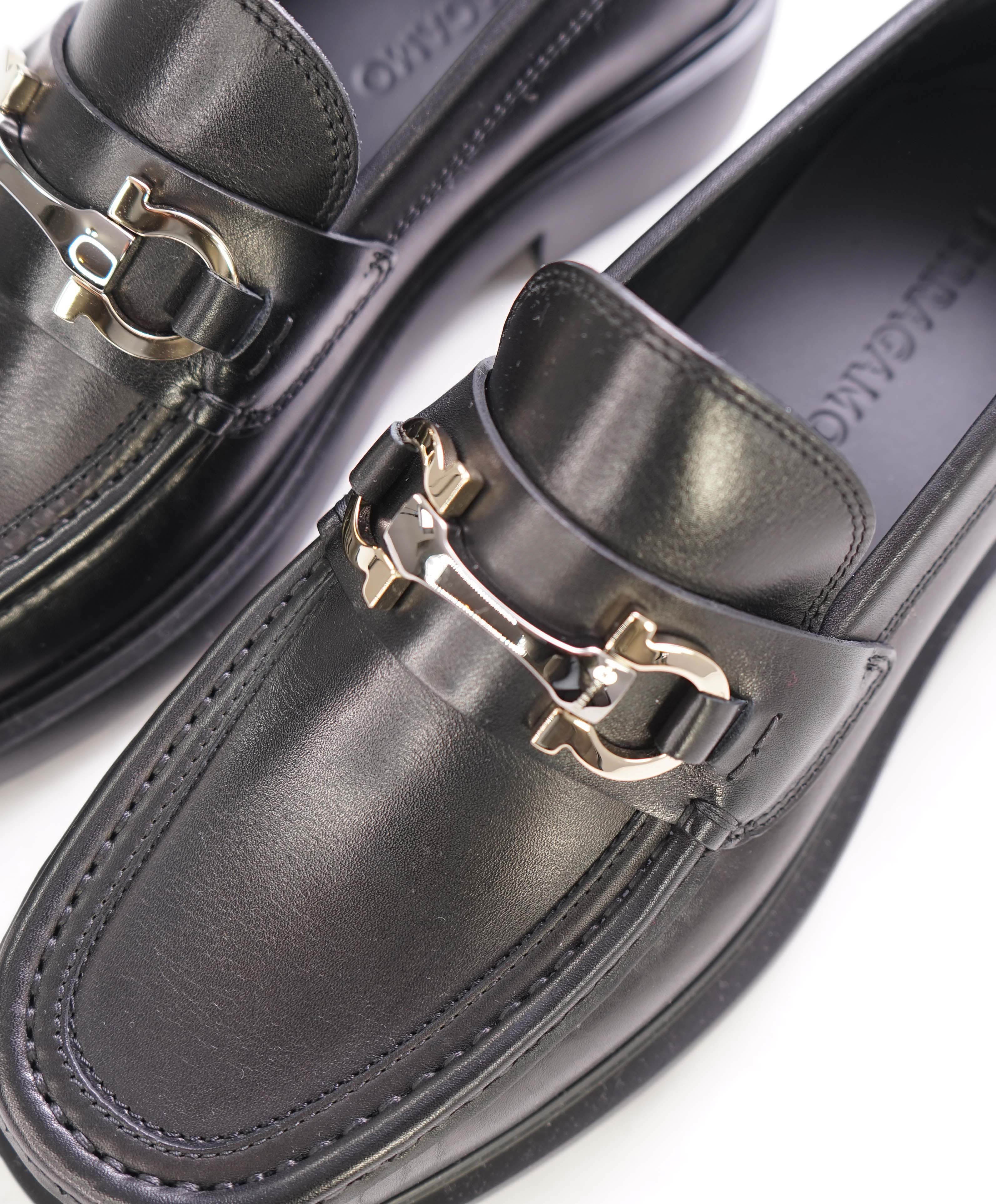 $879 SALVATORE FERRAGAMO - *DUGLAS* Black Lug Sole Gancini Loafer - 8 EE US