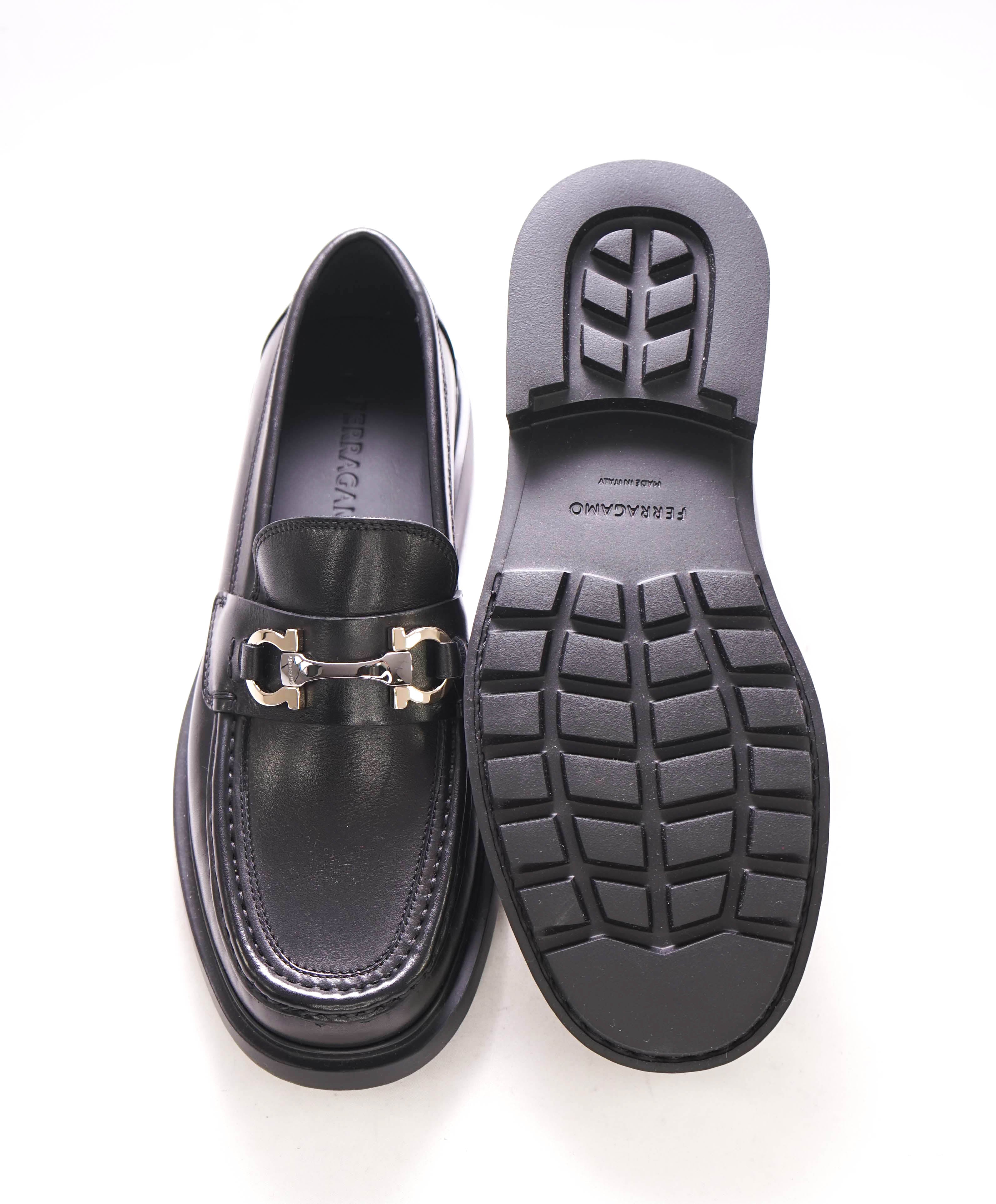 $879 SALVATORE FERRAGAMO - *DUGLAS* Black Lug Sole Gancini Loafer - 8 EE US