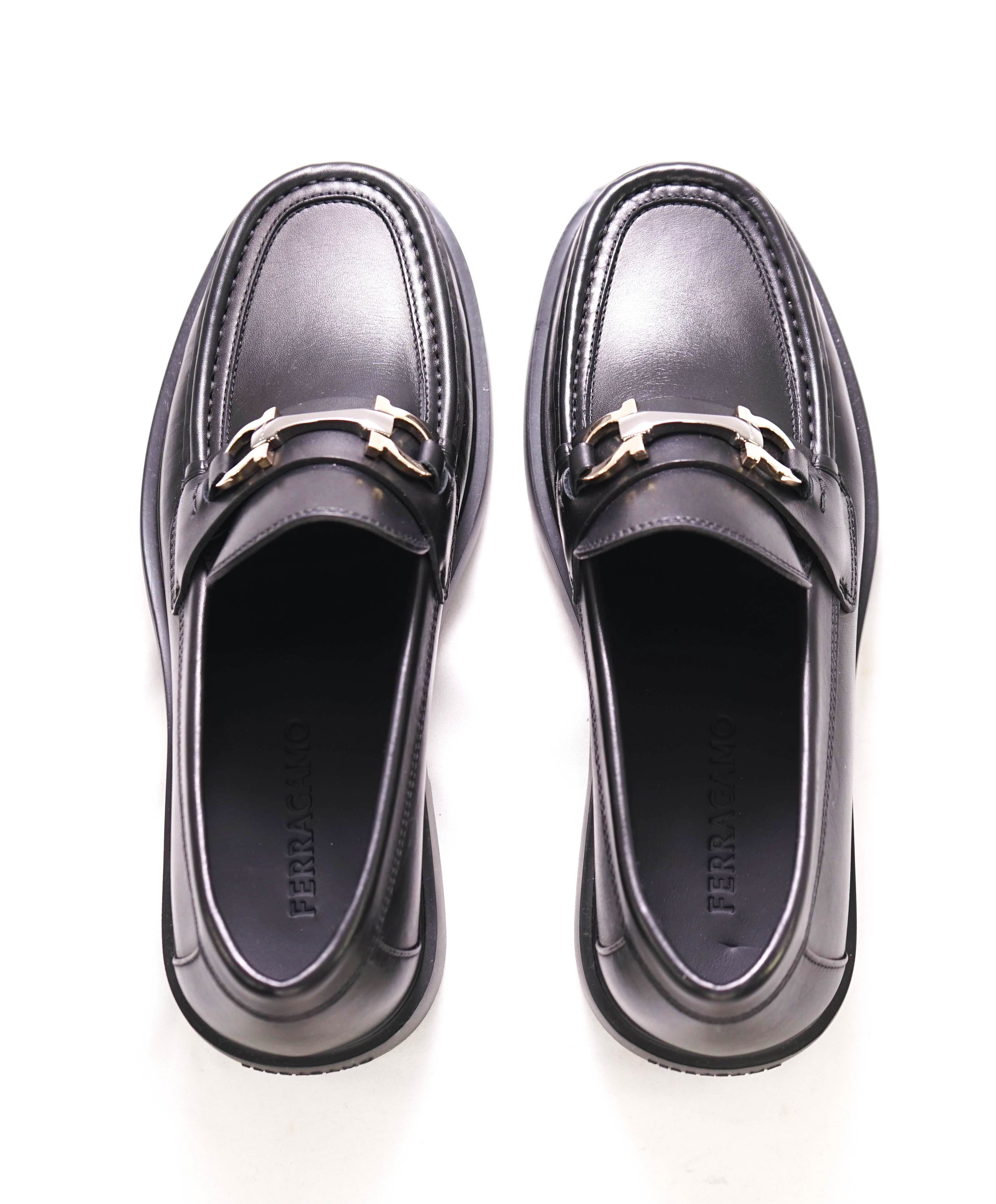 $879 SALVATORE FERRAGAMO - *DUGLAS* Black Lug Sole Gancini Loafer - 8 EE US