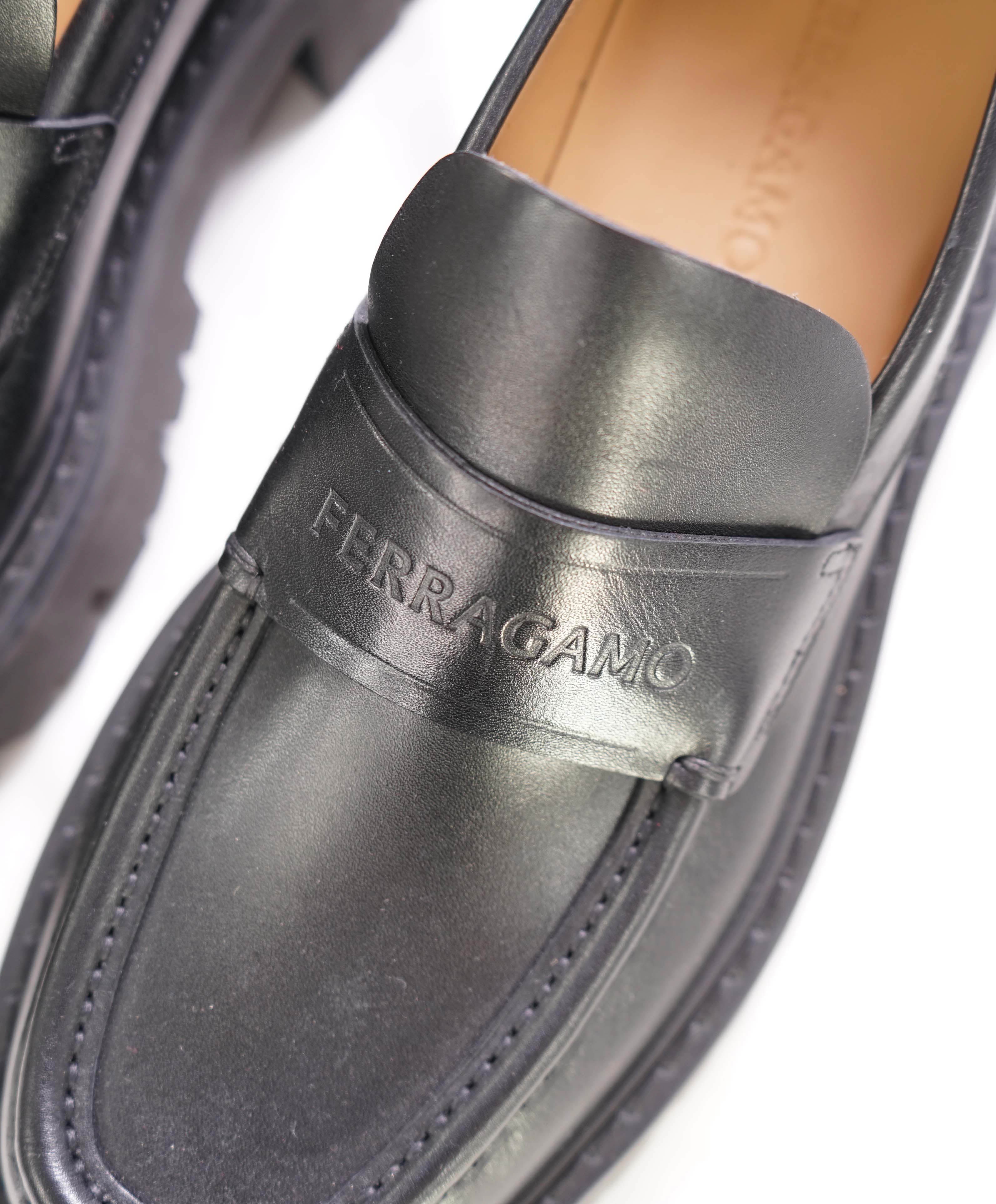 $1,090 SALVATORE FERRAGAMO - *FERGAL* Black Leather Lug Sole Loafer - 8D US (41EU)