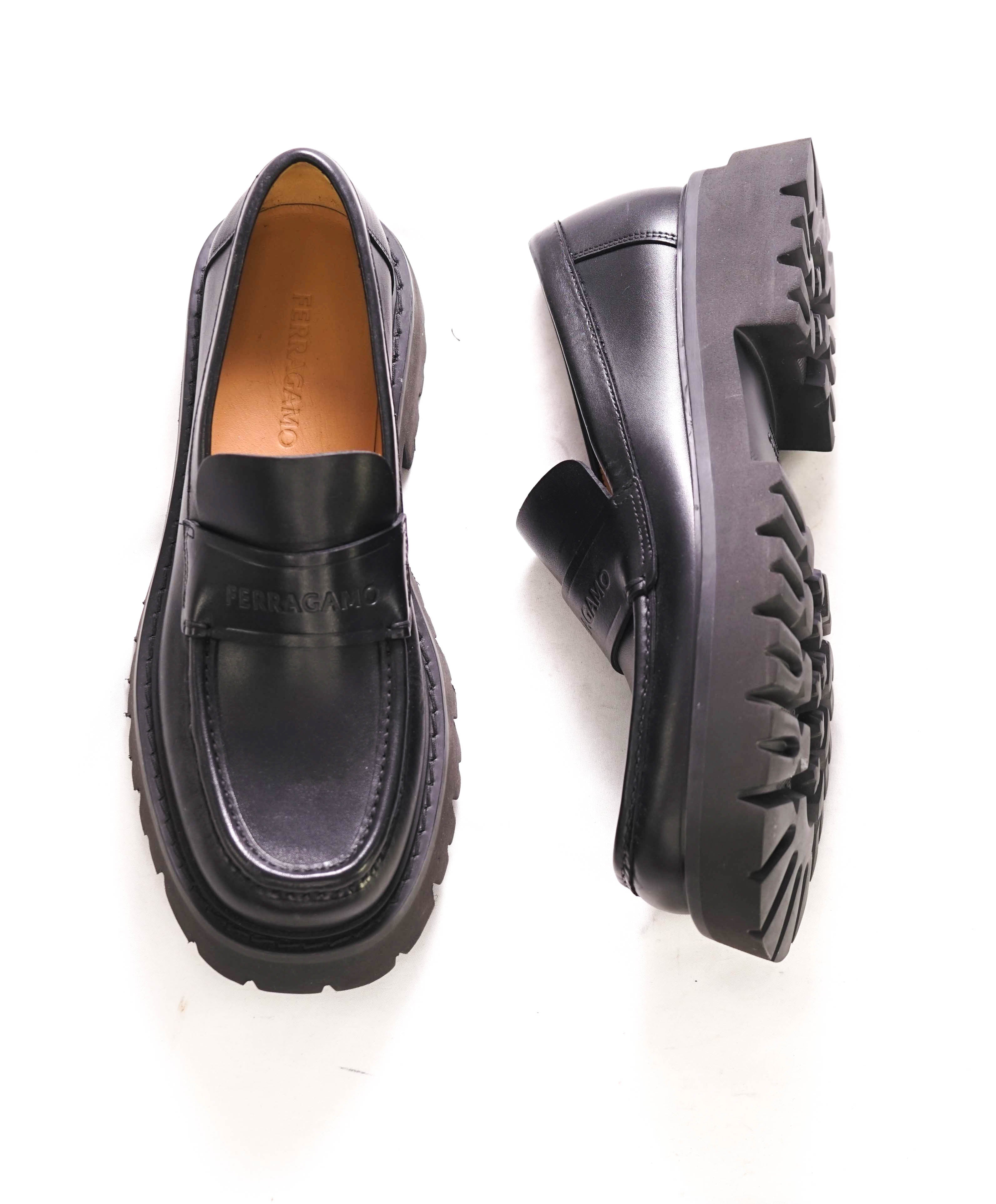 $1,090 SALVATORE FERRAGAMO - *FERGAL* Black Leather Lug Sole Loafer - 8D US (41EU)