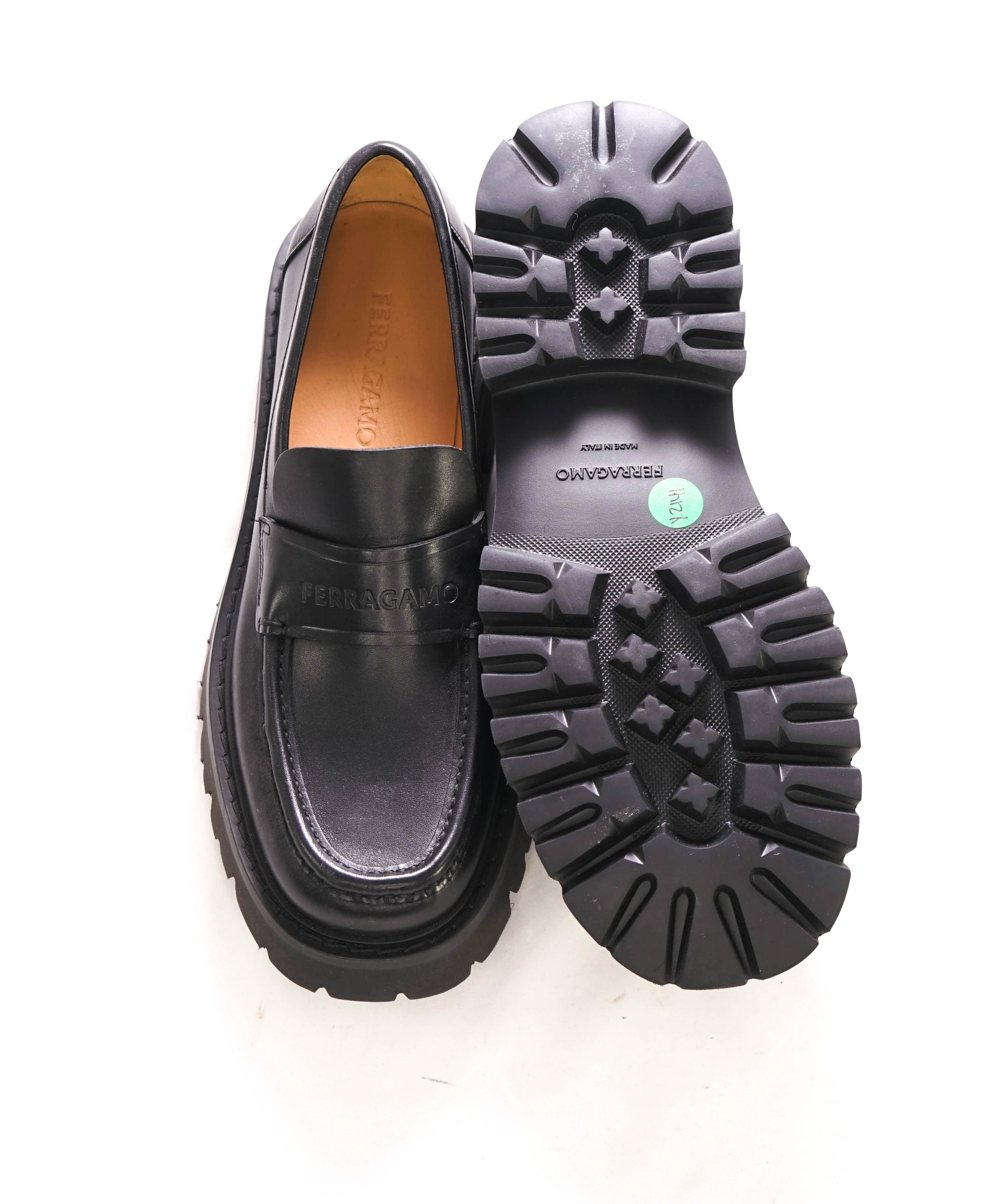 $1,090 SALVATORE FERRAGAMO - *FERGAL* Black Leather Lug Sole Loafer - 8D US (41EU)