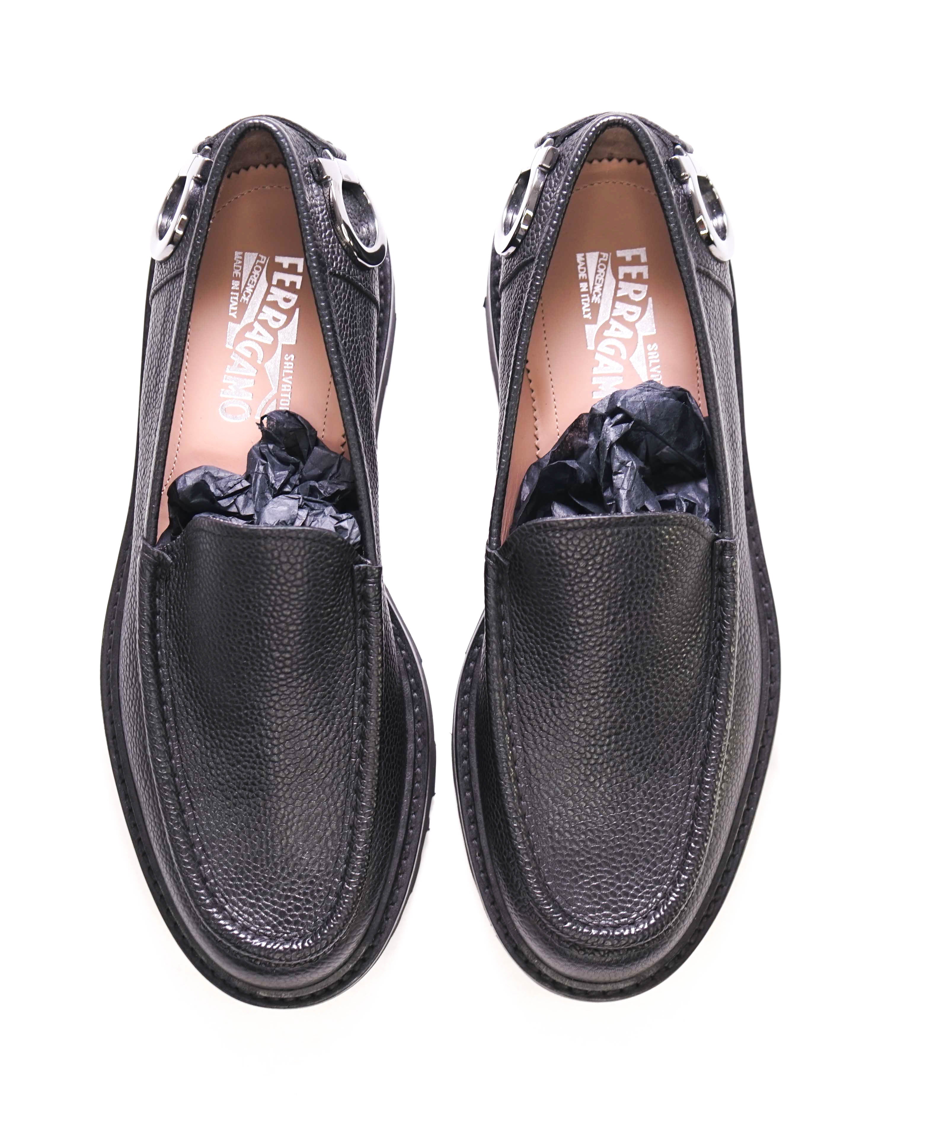 $879 SALVATORE FERRAGAMO - *TARVER* Black Lug Sole Gancini Loafer - 8 M US