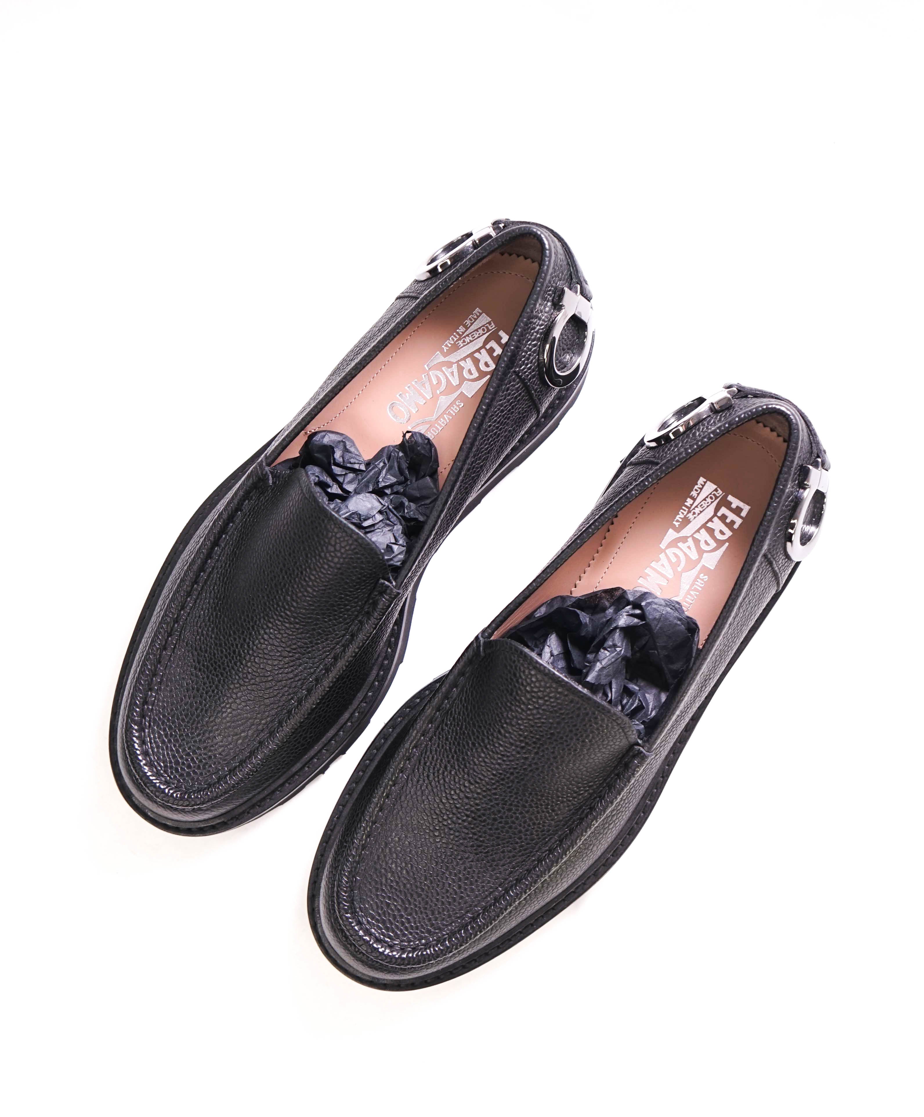 $879 SALVATORE FERRAGAMO - *TARVER* Black Lug Sole Gancini Loafer - 8 M US