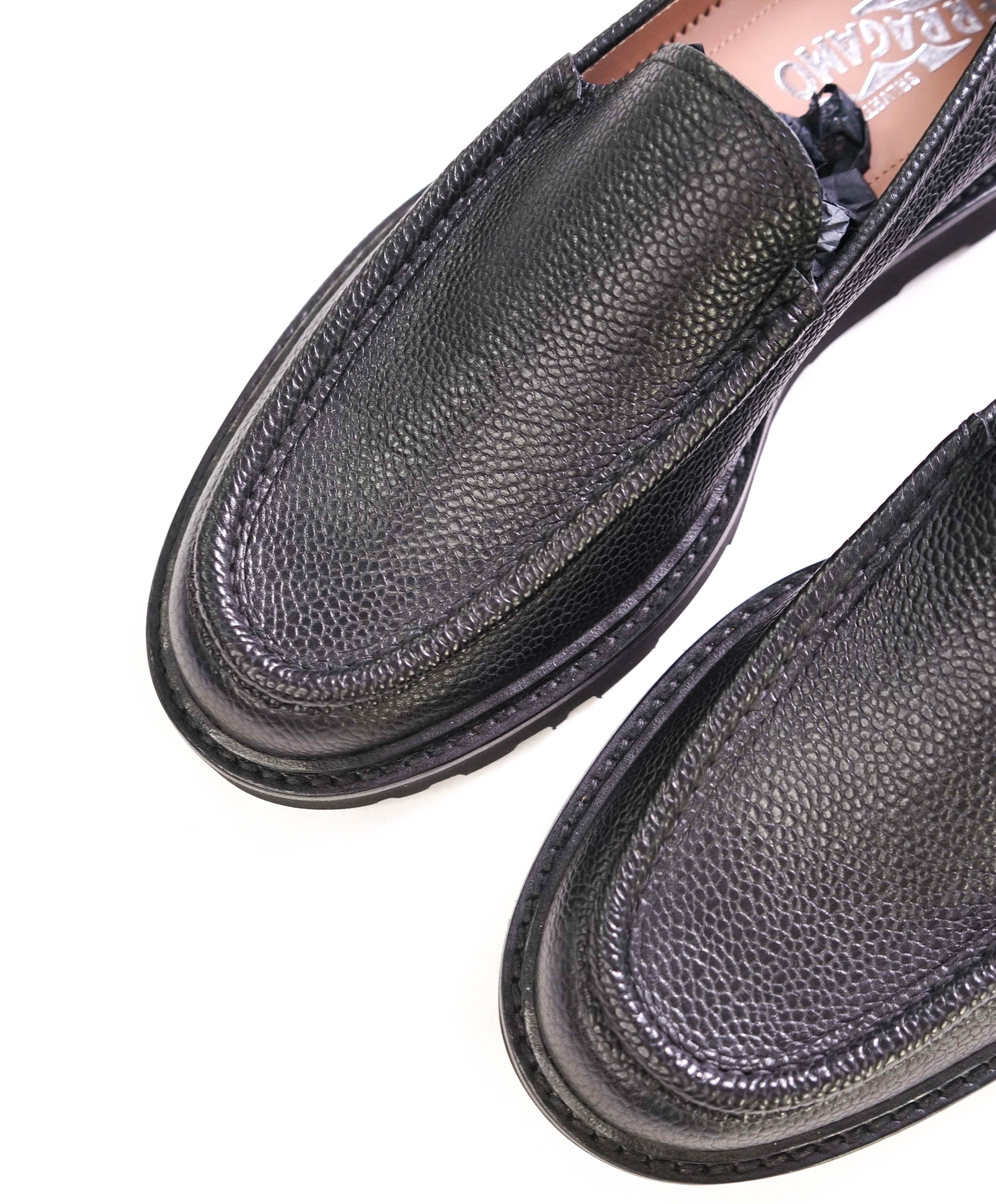 $879 SALVATORE FERRAGAMO - *TARVER* Black Lug Sole Gancini Loafer - 8 M US