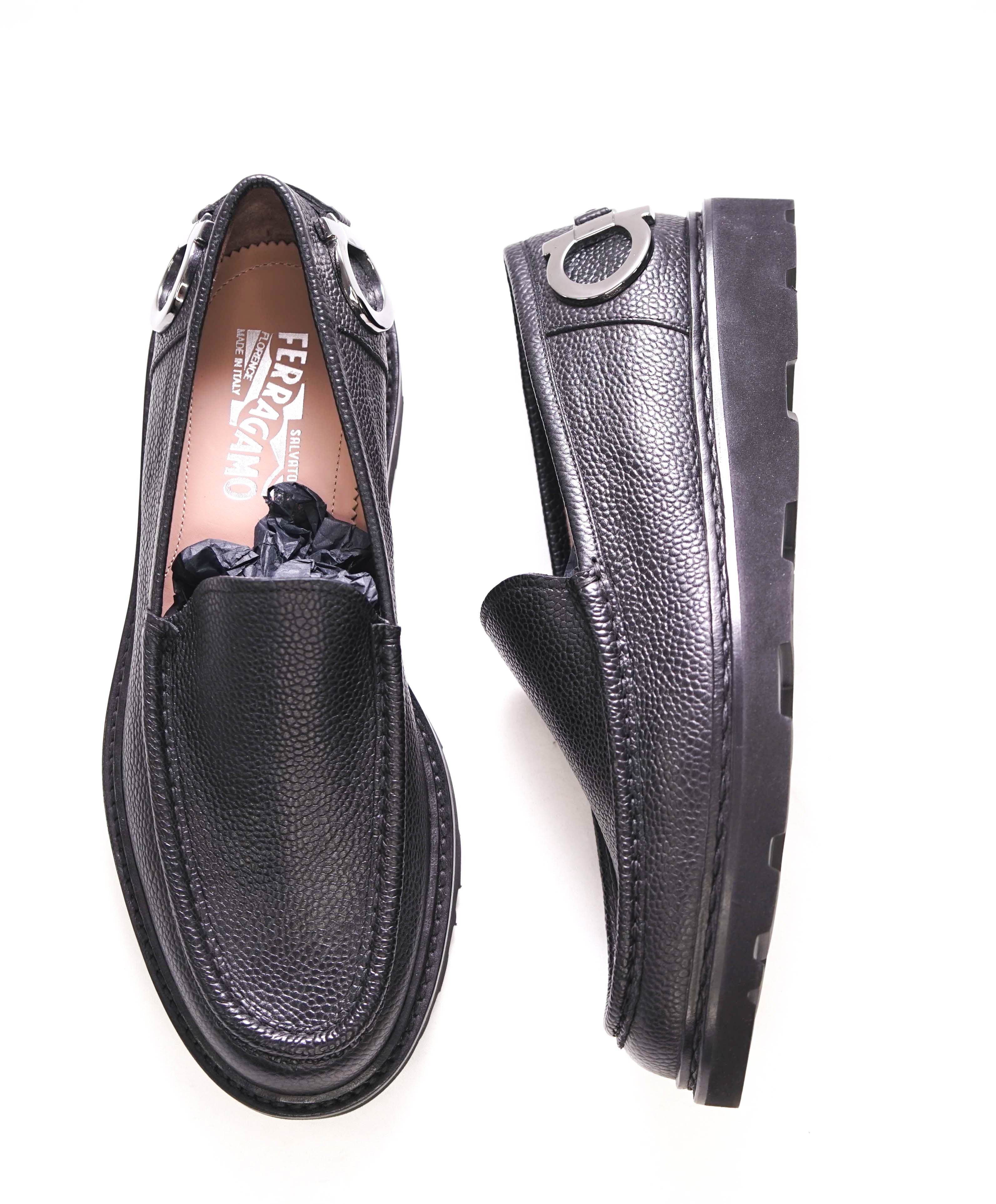 $879 SALVATORE FERRAGAMO - *TARVER* Black Lug Sole Gancini Loafer - 8 M US