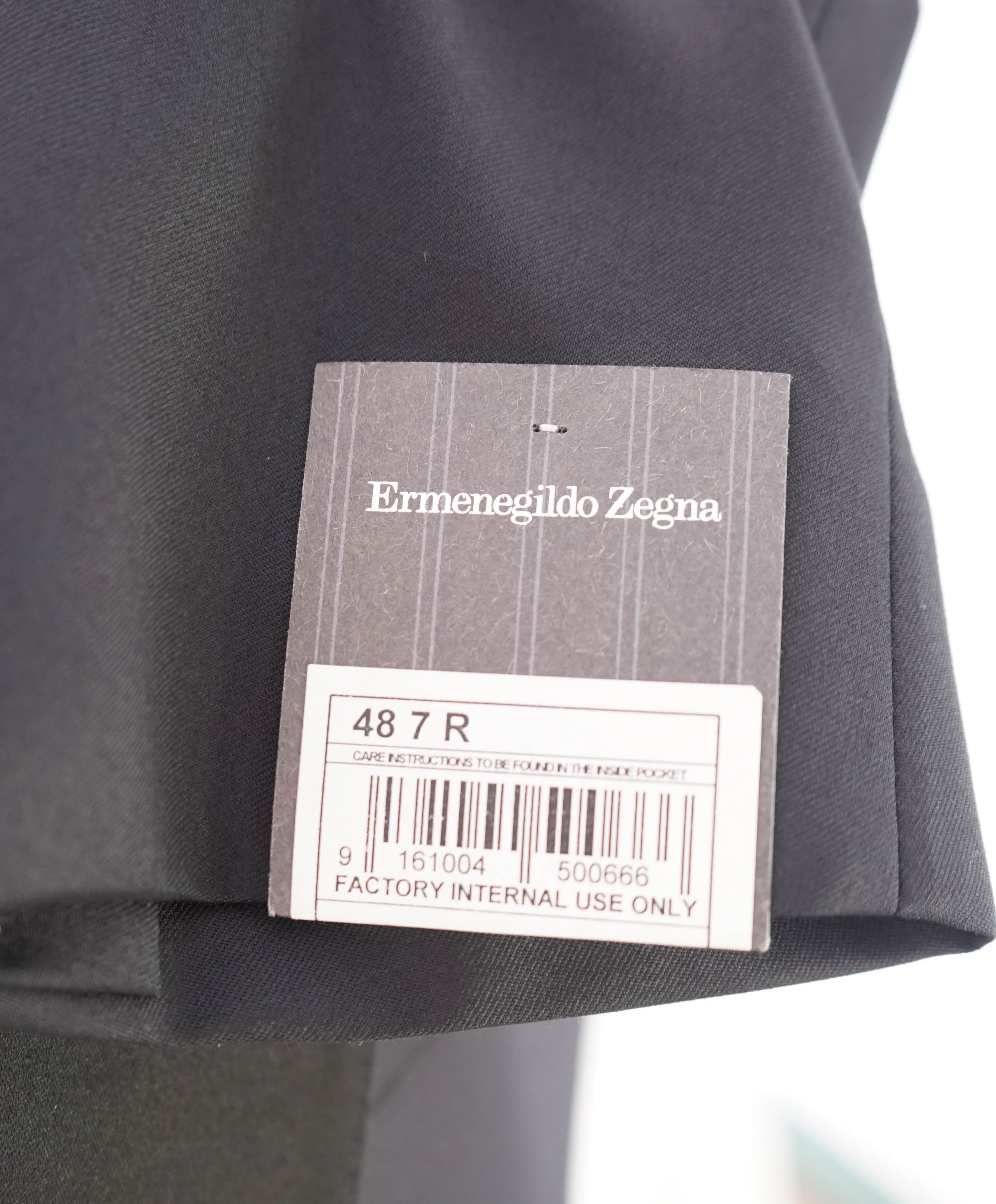 $2,995 ERMENEGILDO ZEGNA - PEAK LAPEL Tuxedo Dinner Jacket 1-Piece - 38R