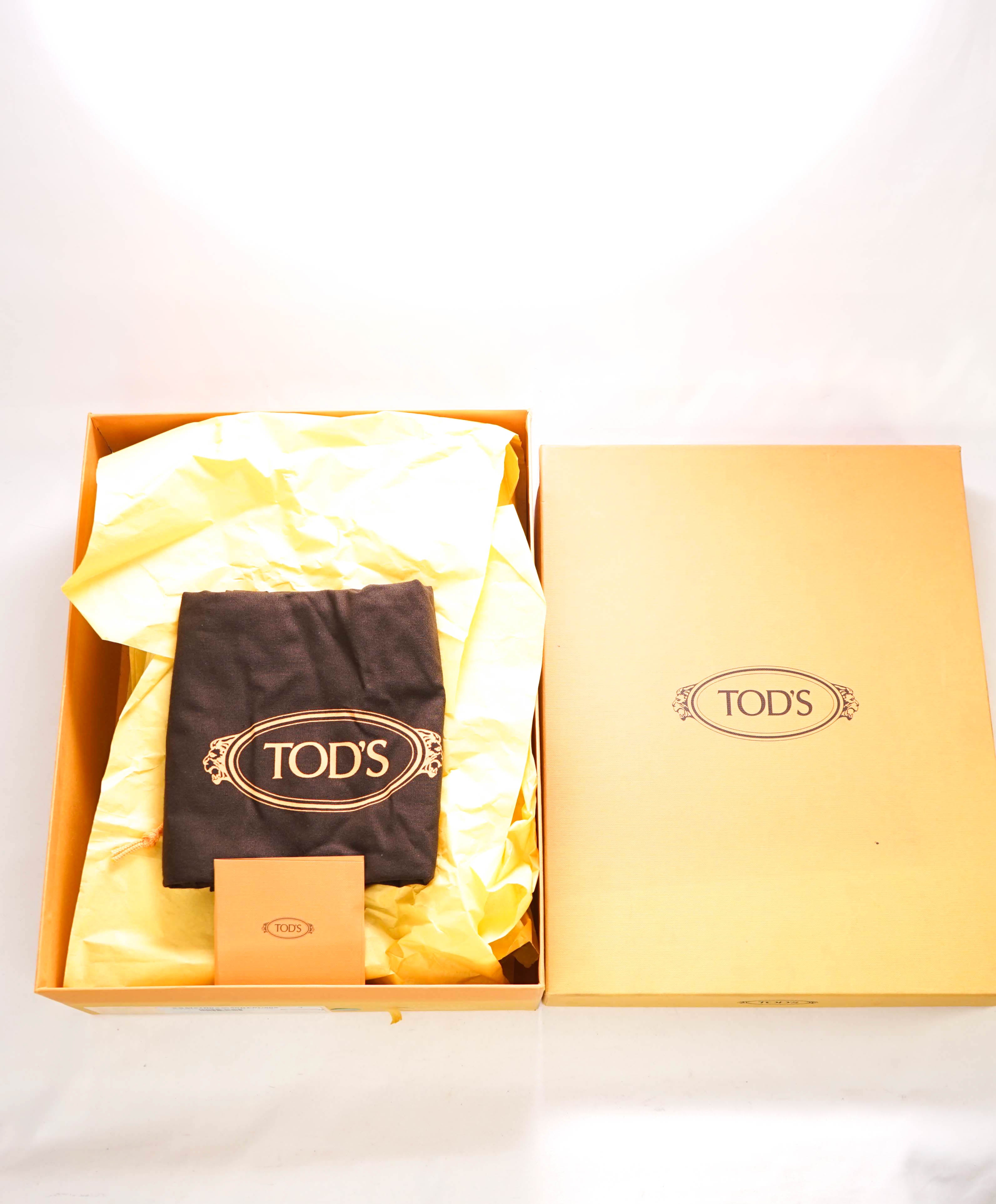 TOD’S - Supple Navy Suede "POLACCO GOMMA" Logo Chukka Boot - 8 US (7 T)