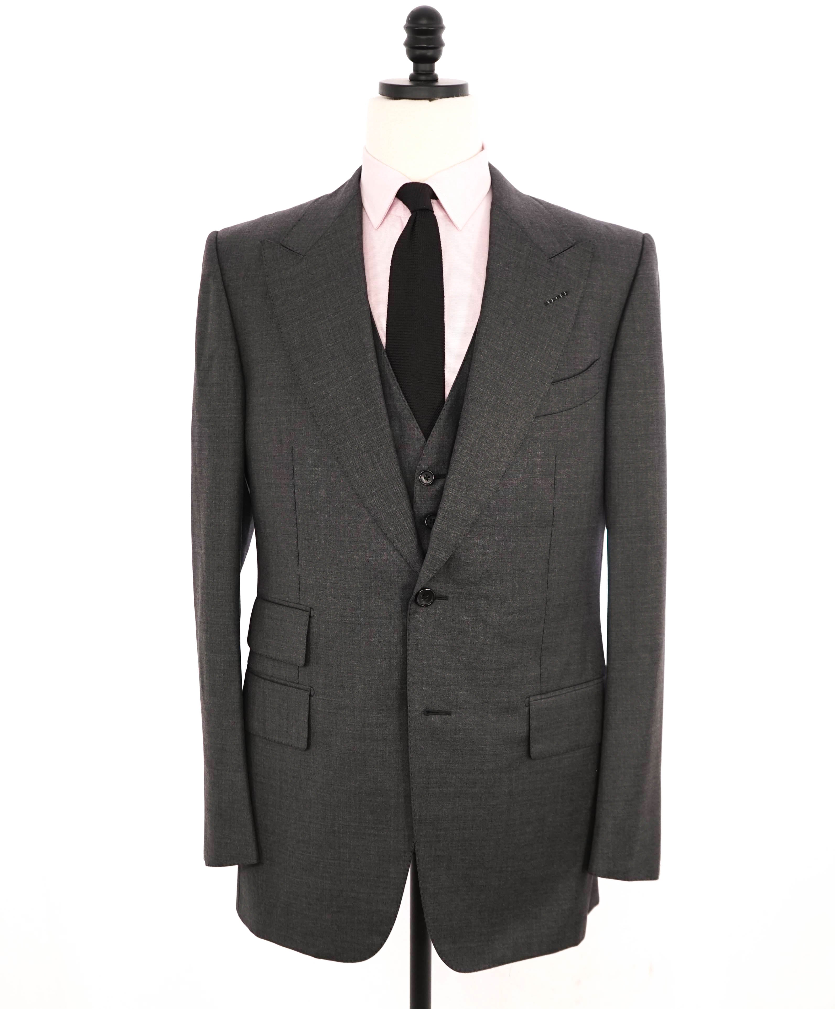 $6,990 TOM FORD - 3-Piece Gray PEAK LAPEL "FIT A" Vested Side Tab Suit - 42L (52EU)