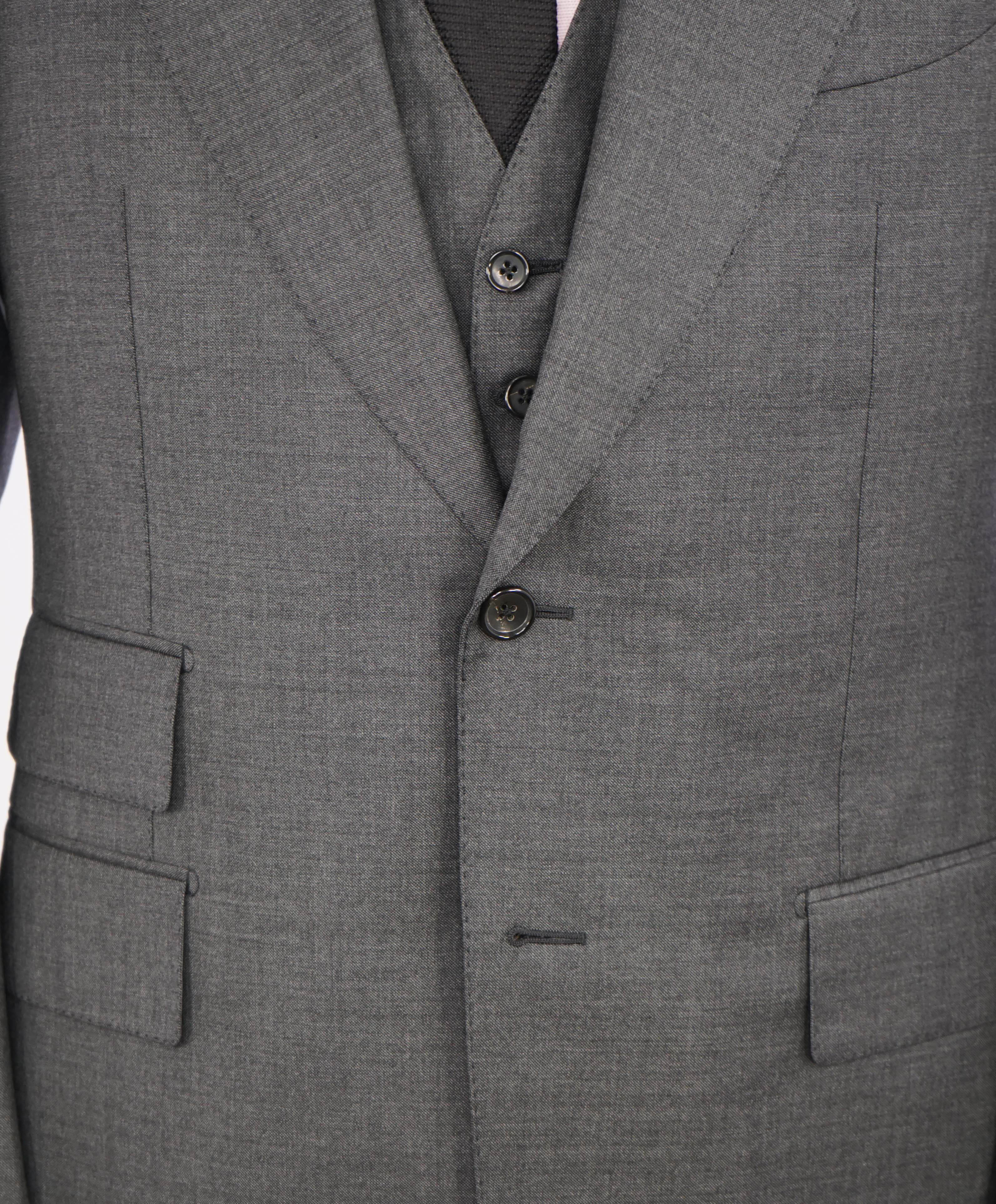 $6,990 TOM FORD - 3-Piece Gray PEAK LAPEL "FIT A" Vested Side Tab Suit - 42L (52EU)