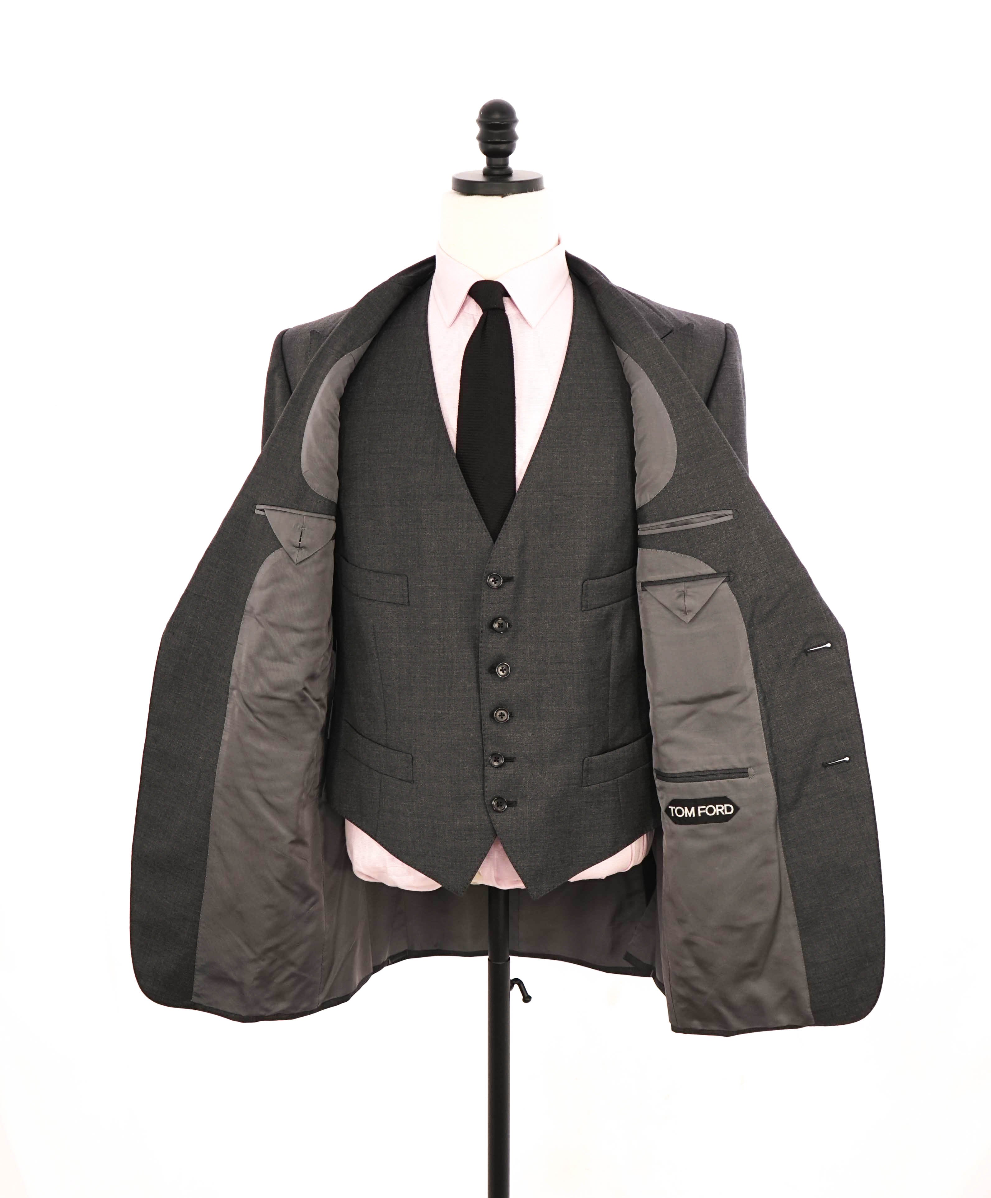 $6,990 TOM FORD - 3-Piece Gray PEAK LAPEL "FIT A" Vested Side Tab Suit - 42L (52EU)