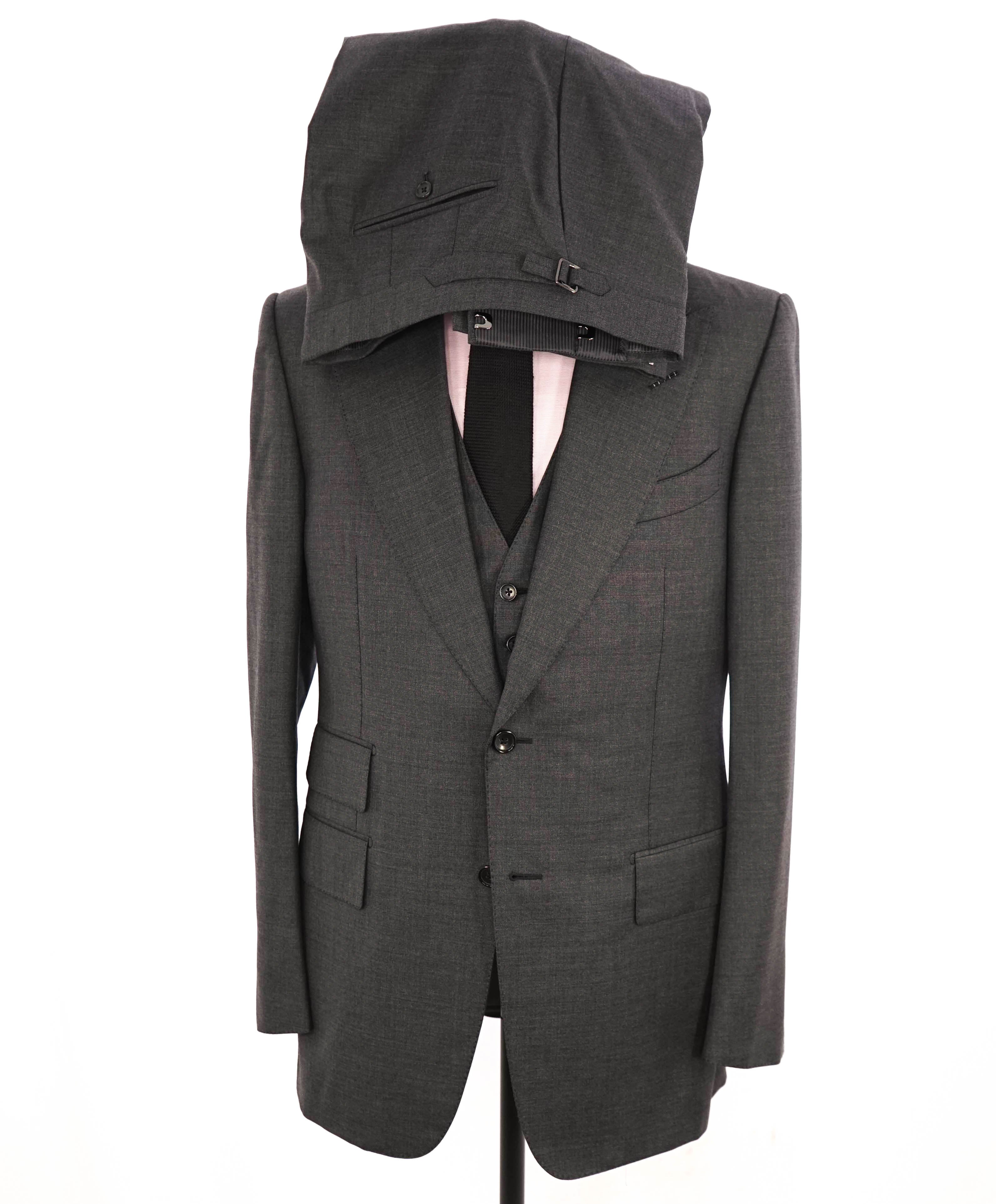 $6,990 TOM FORD - 3-Piece Gray PEAK LAPEL "FIT A" Vested Side Tab Suit - 42L (52EU)