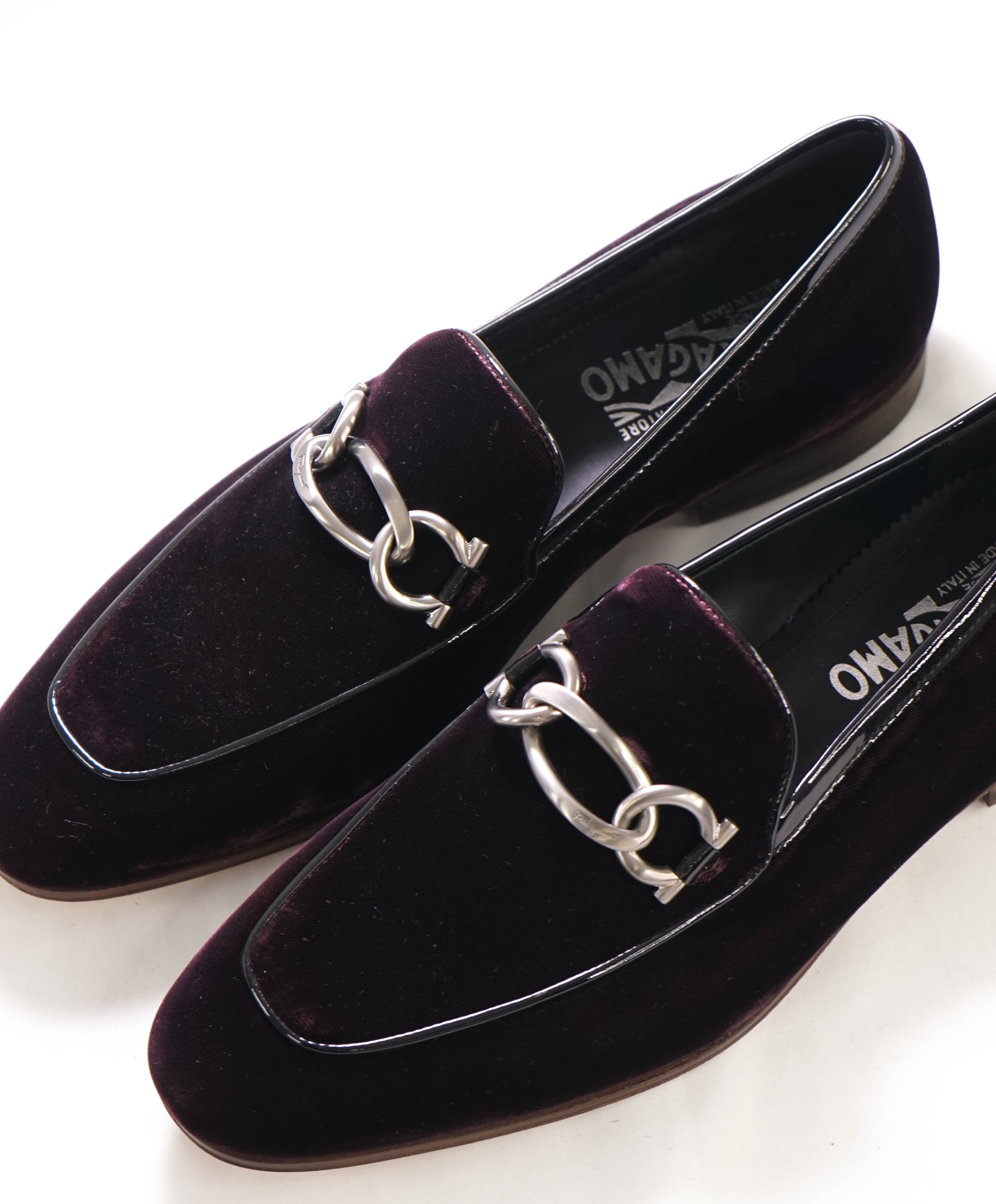 $700 SALVATORE FERRAGAMO - *BOY 2 * Chain Bit Velvet Logo Loafer - 7 EE US