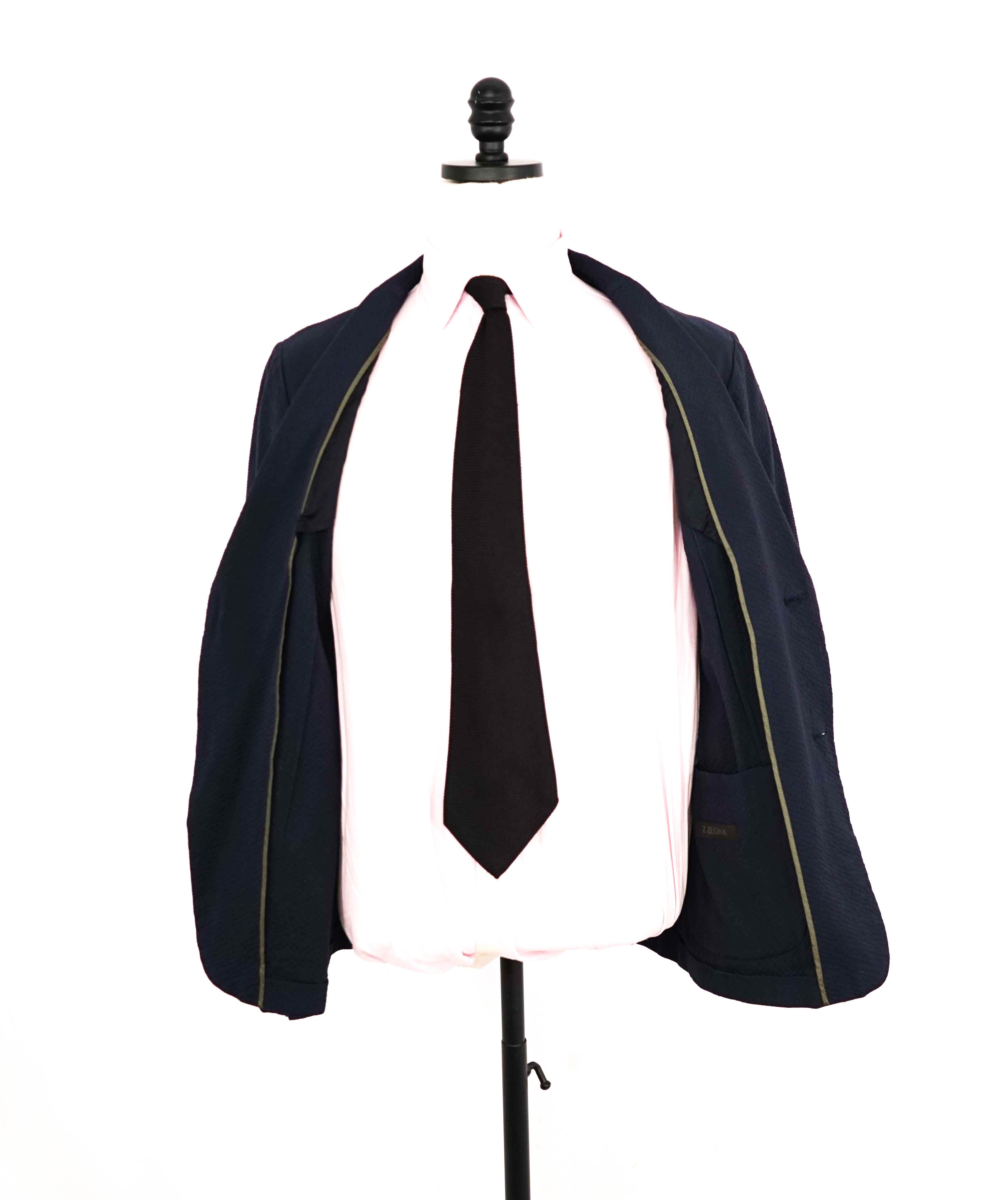 $1,095 Z ZEGNA - *SEERSUCKER* Navy Blue Light Stretch Performance Blazer - 38R