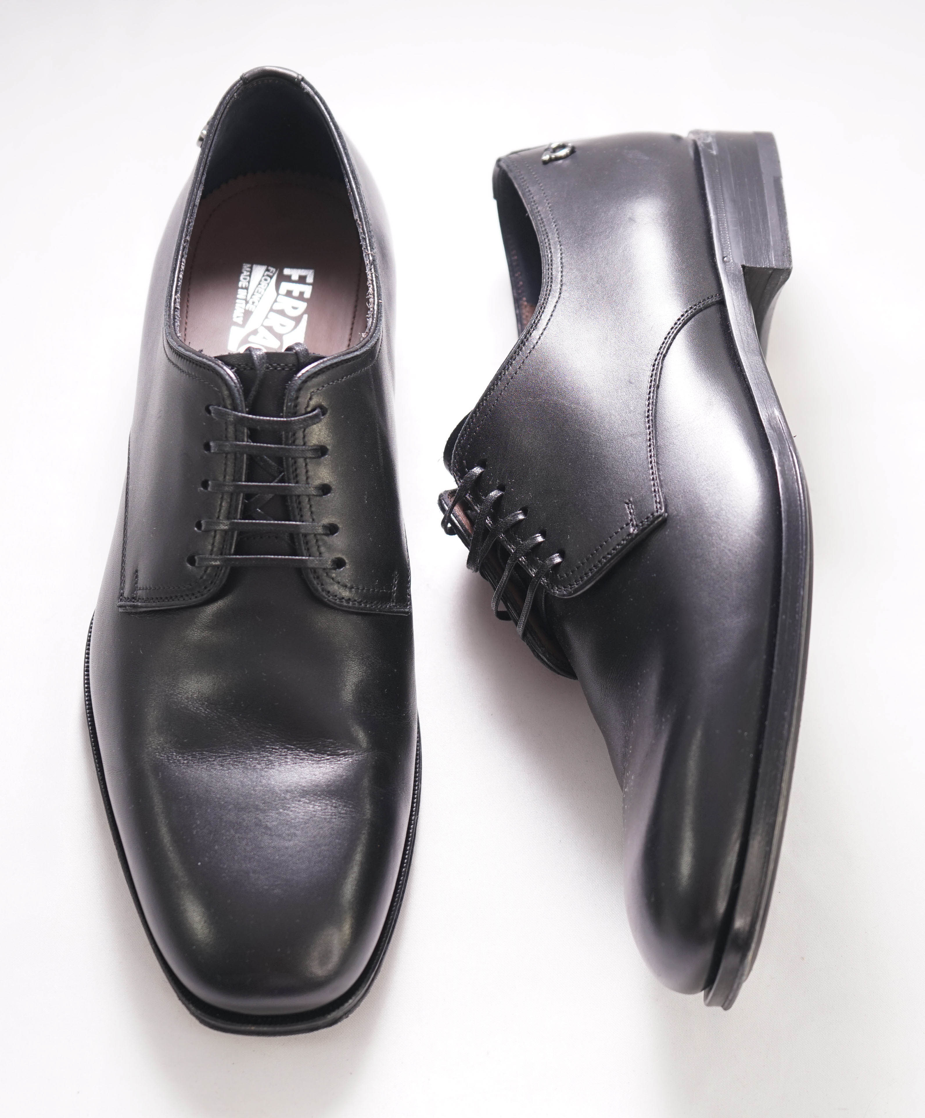 $895 SALVATORE FERRAGAMO - "PERSHORE" Logo Black Lace-Up Oxford  - 10