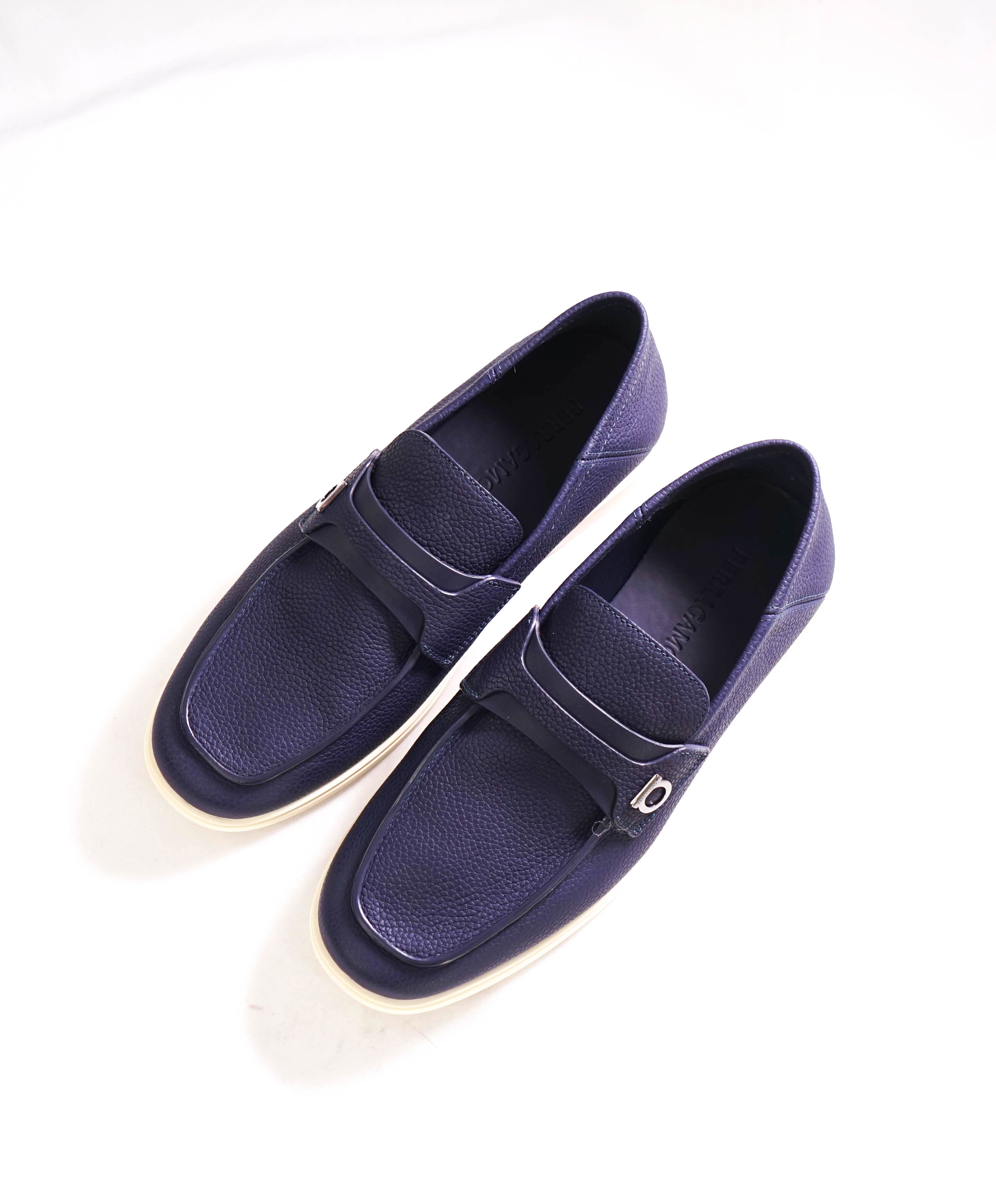 $880 SALVATORE FERRAGAMO - “DRAME" Navy Summer Walk Leather Loafer - 7.5 M