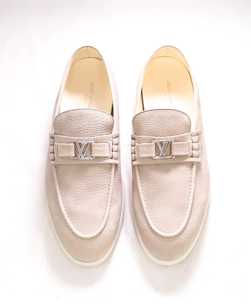 $1,170 LOUIS VUITTON - Neutral/Ivory *ESTATE* Summer Walk Logo Loafers - 10 US (9 LV)