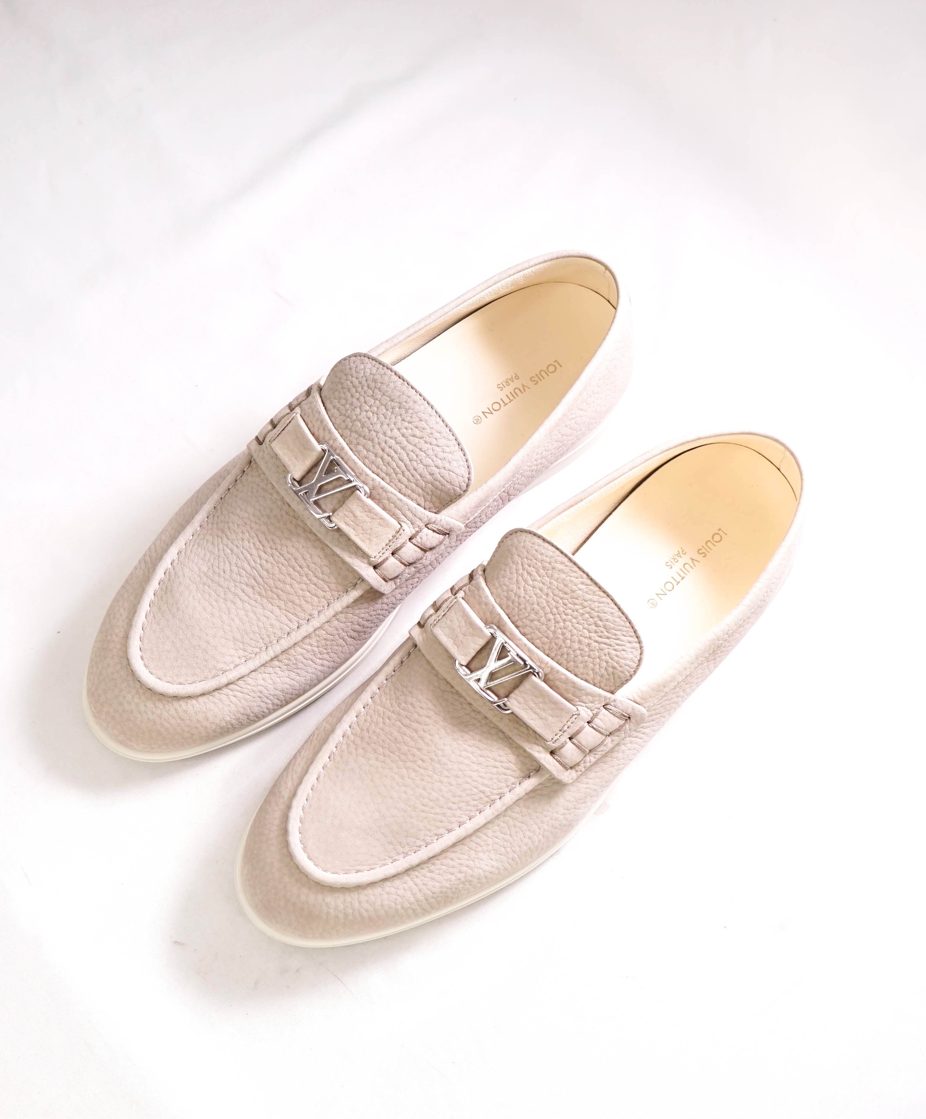 $1,170 LOUIS VUITTON - Neutral/Ivory *ESTATE* Summer Walk Logo Loafers - 10 US (9 LV)