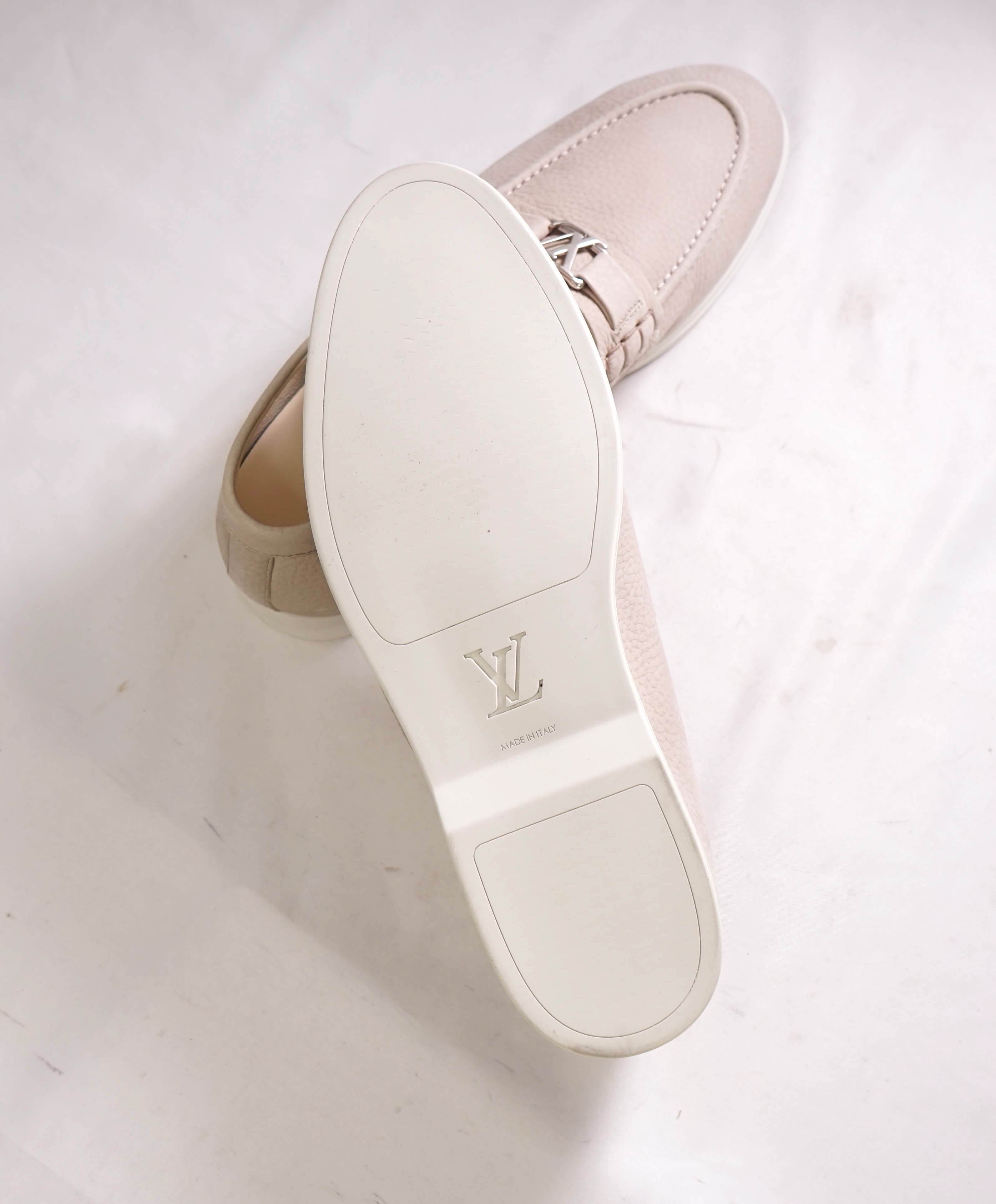 $1,170 LOUIS VUITTON - Neutral/Ivory *ESTATE* Summer Walk Logo Loafers - 10 US (9 LV)