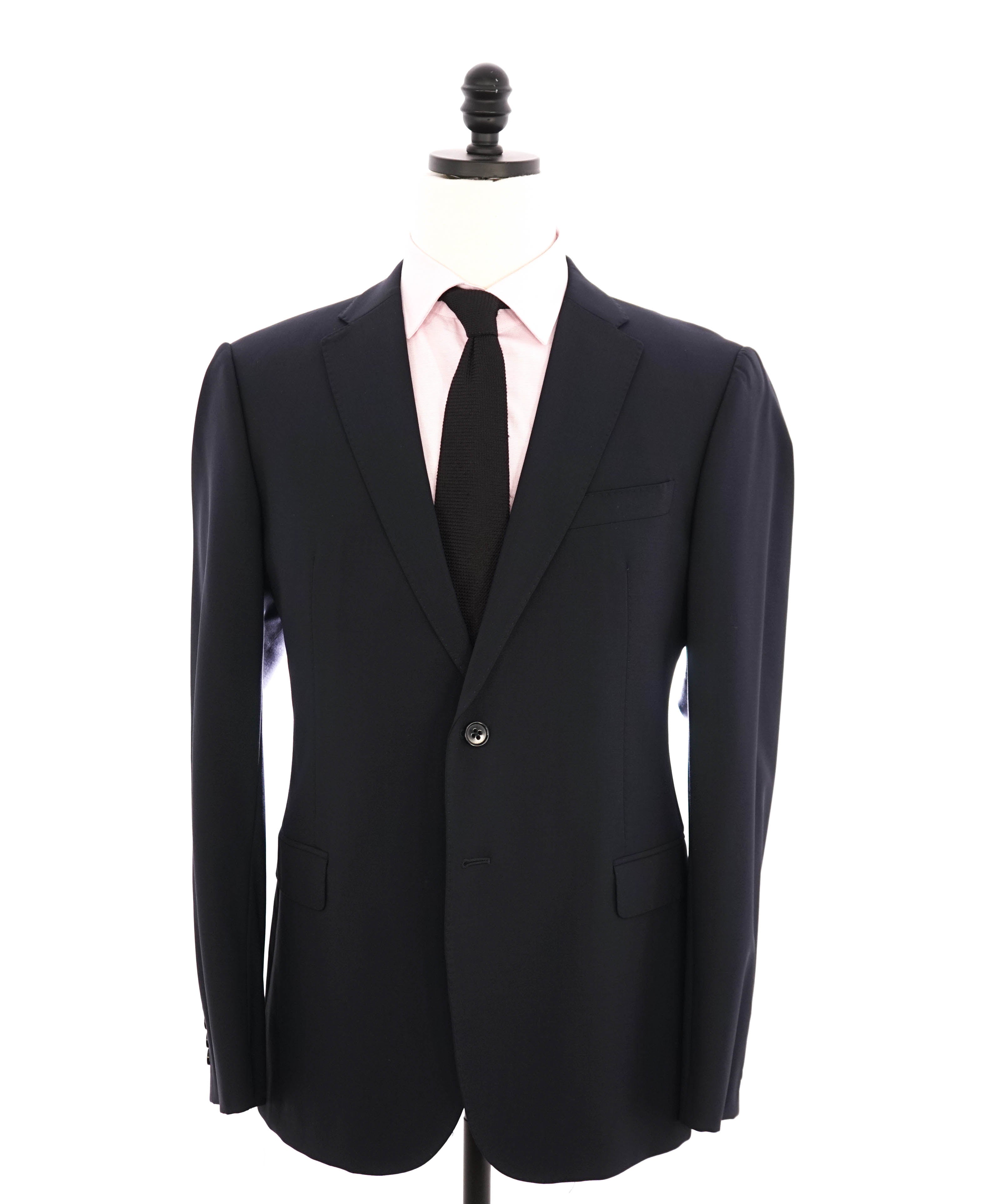 $1,895 ARMANI COLLEZIONI - "M Line" Slim Modern Navy Notch Lapel Suit - 42R