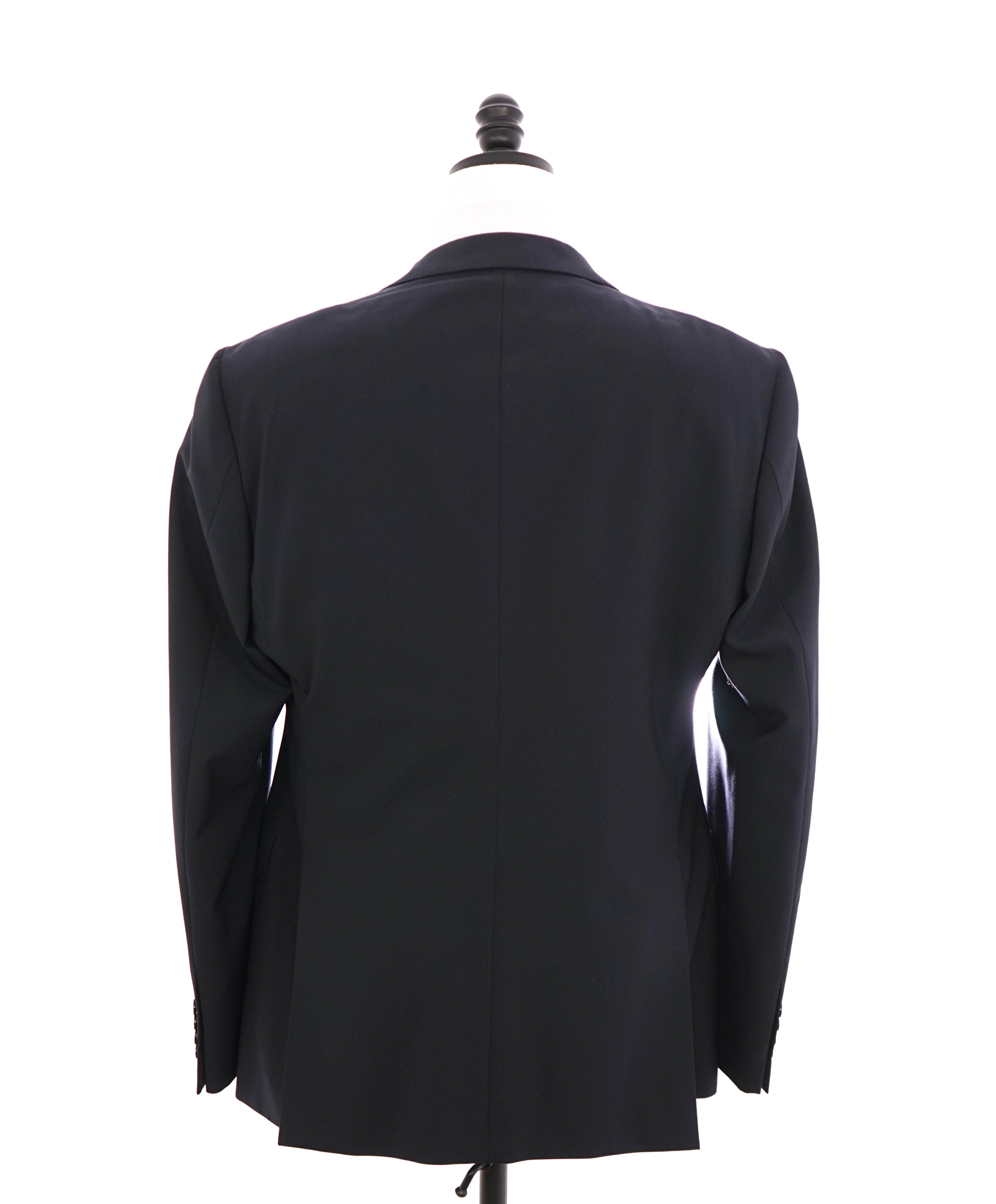 $1,895 ARMANI COLLEZIONI - "M Line" Slim Modern Navy Notch Lapel Suit - 42R