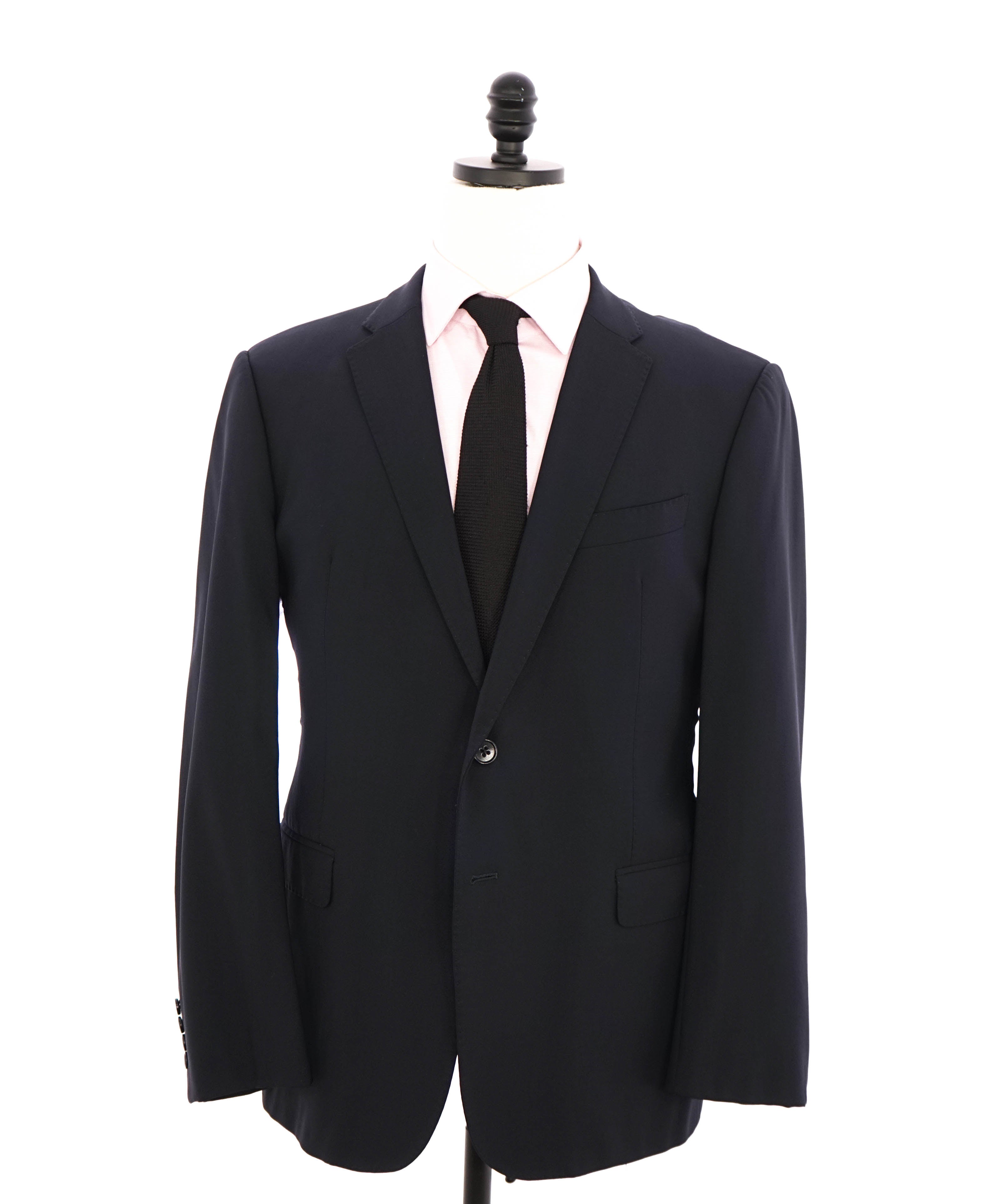 $1,895 ARMANI COLLEZIONI - "M Line" Slim Modern Navy Notch Lapel Suit - 42R