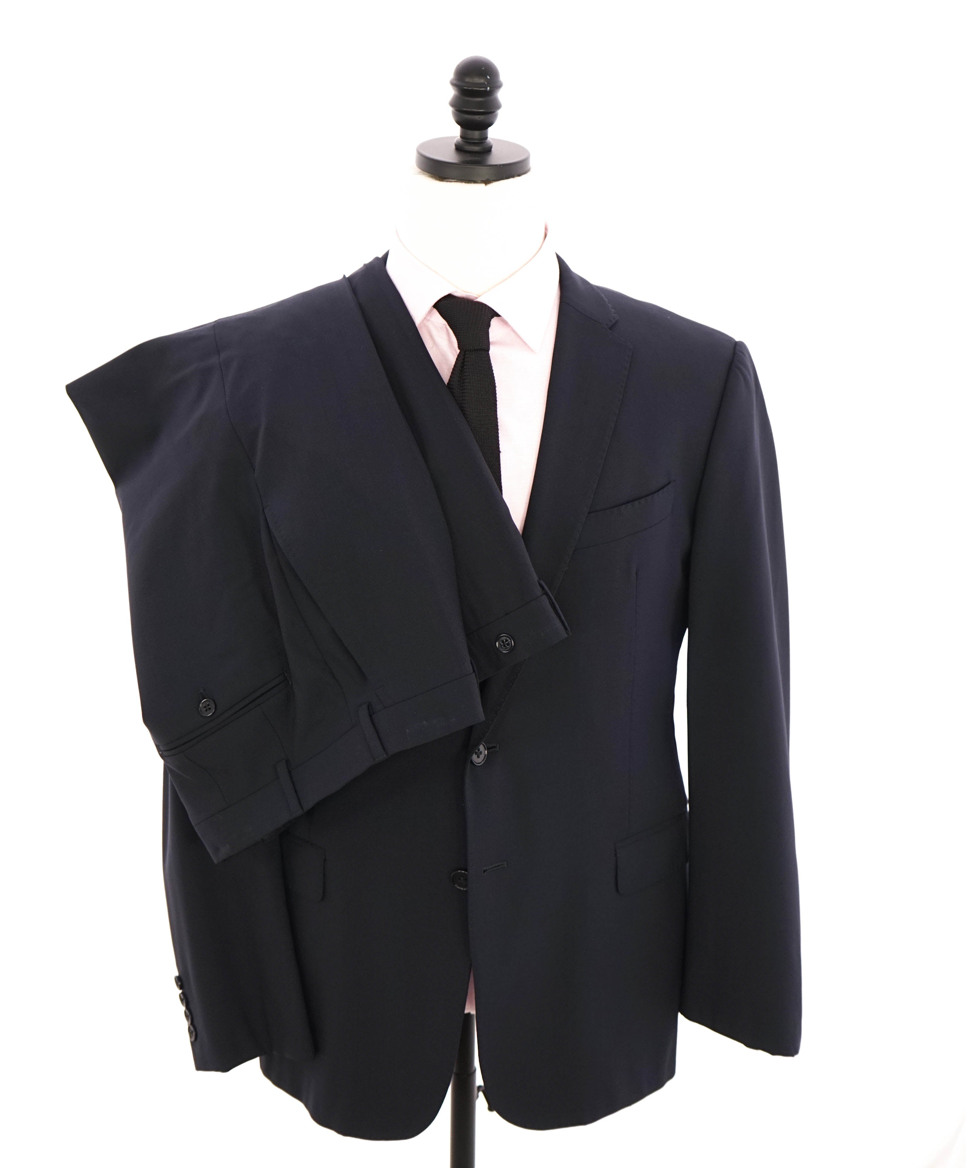 $1,895 ARMANI COLLEZIONI - "M Line" Slim Modern Navy Notch Lapel Suit - 42R