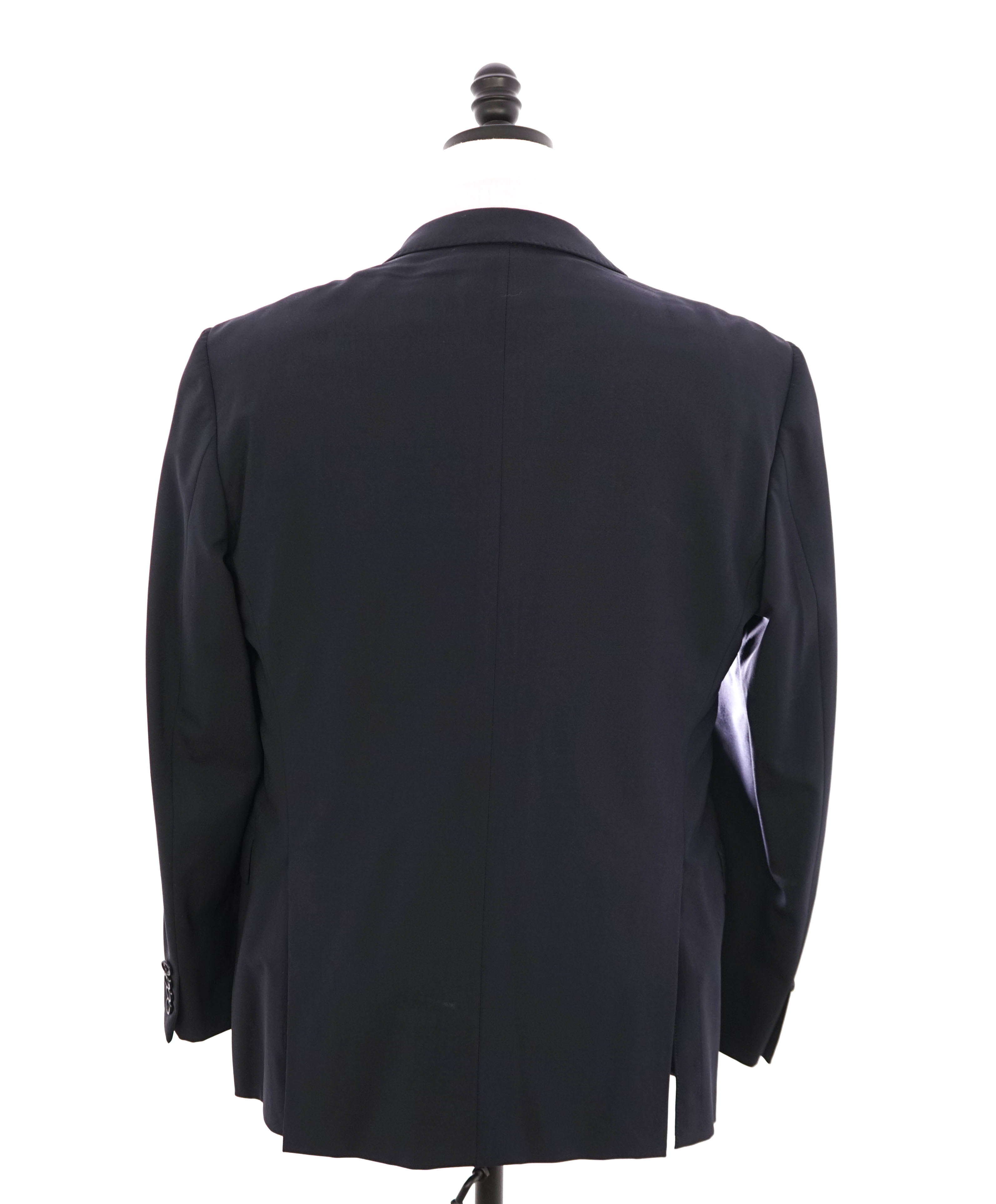 $1,895 ARMANI COLLEZIONI - "M Line" Slim Modern Navy Notch Lapel Suit - 42R