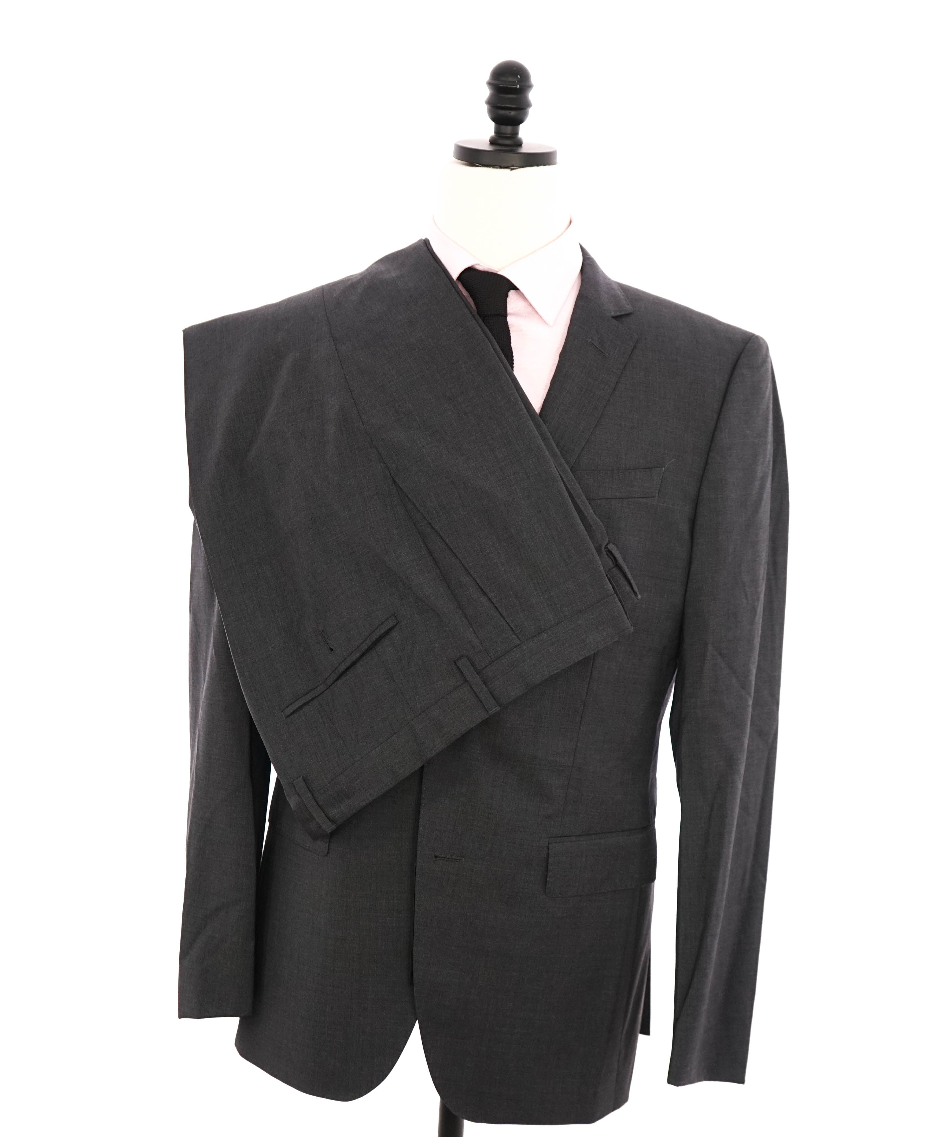 $1,295 HUGO BOSS - CLOSET STAPLE Gray Notch Lapel Suit - 46R