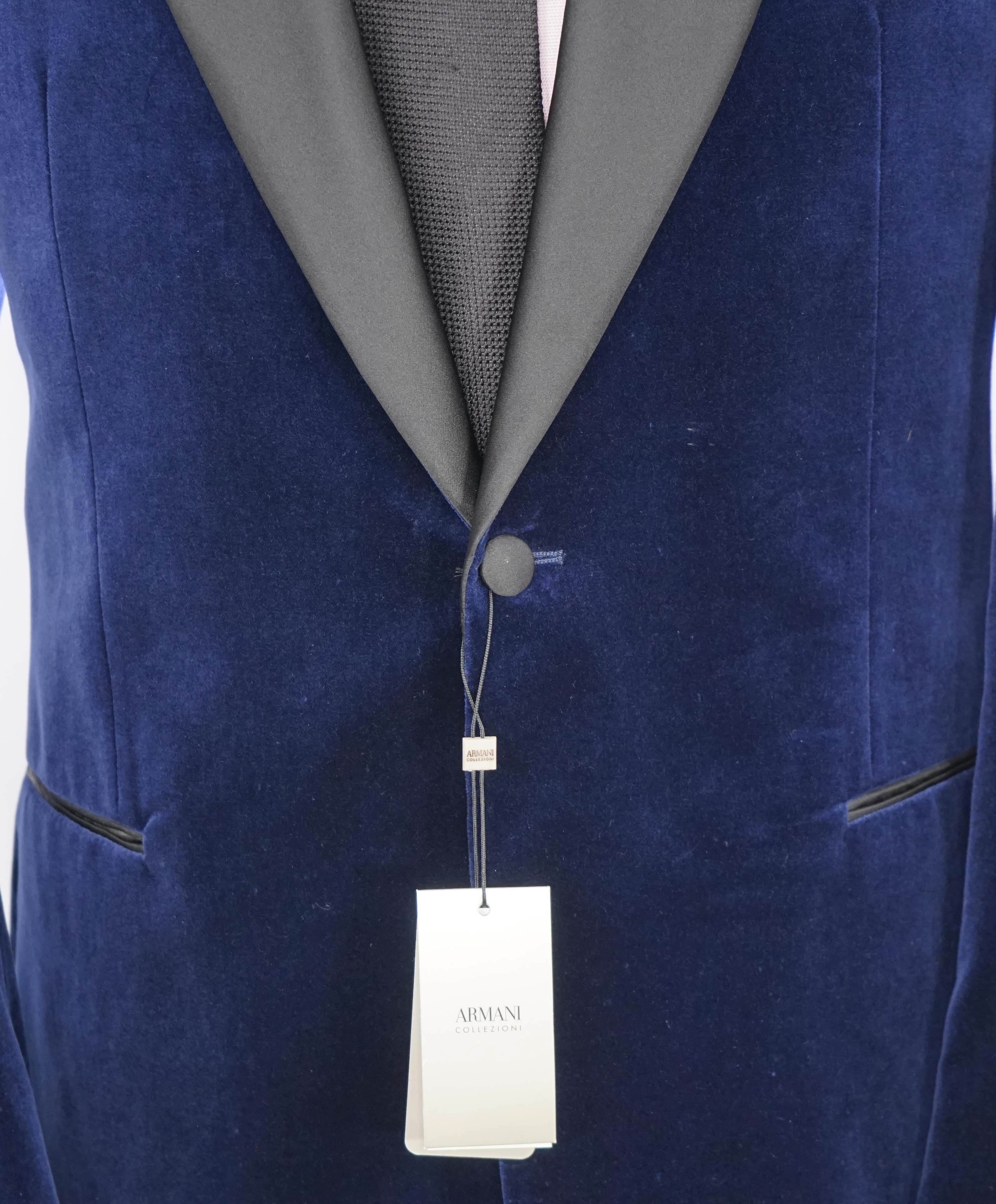 $2,195 ARMANI COLLEZIONI - Blue Velvet Dinner Jacket Peak Lapel Blazer - 42L