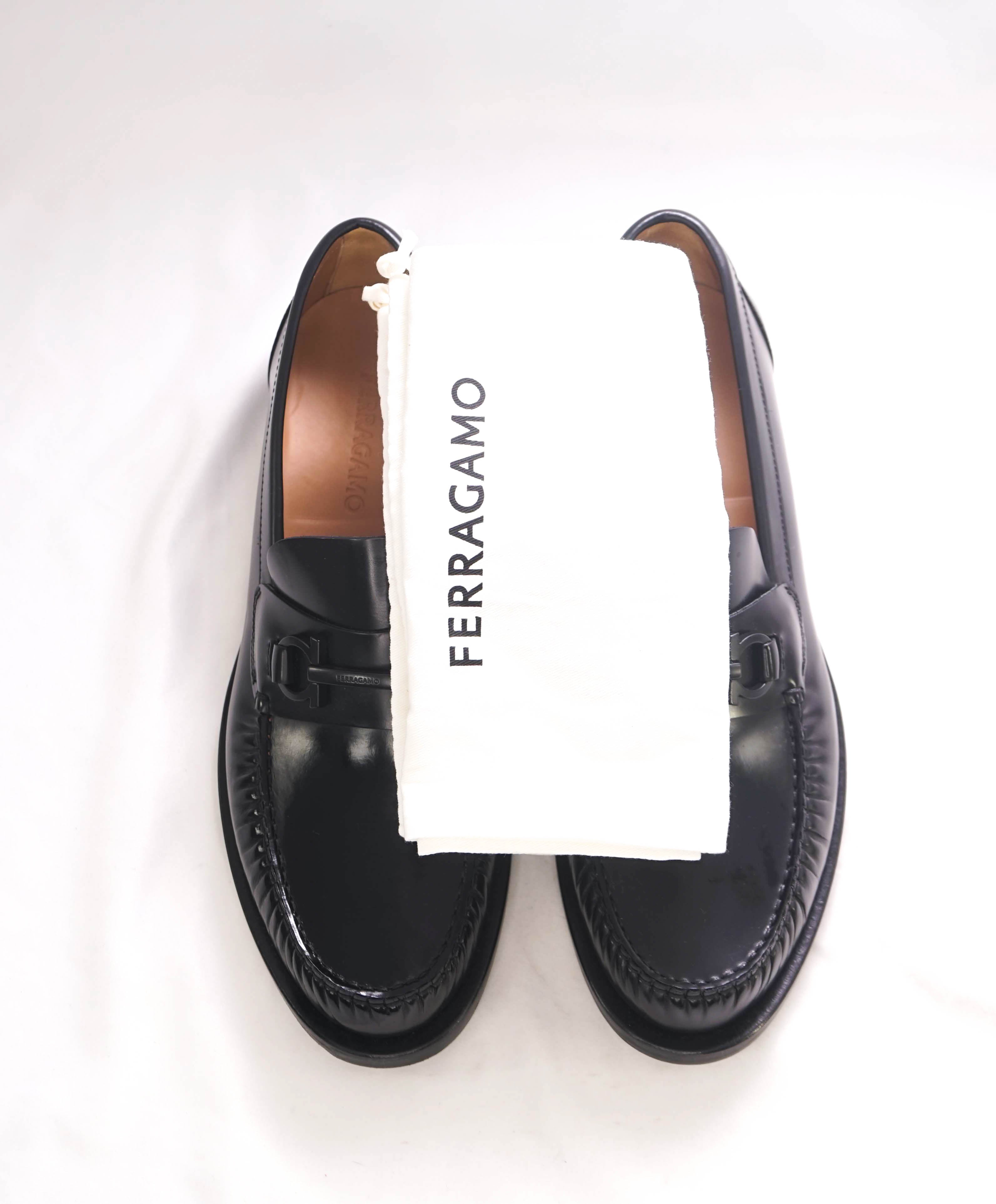 $950 SALVATORE FERRAGAMO - “FORT ROYALE" Gancini Bit Loafer Black Leather - 10.5 D