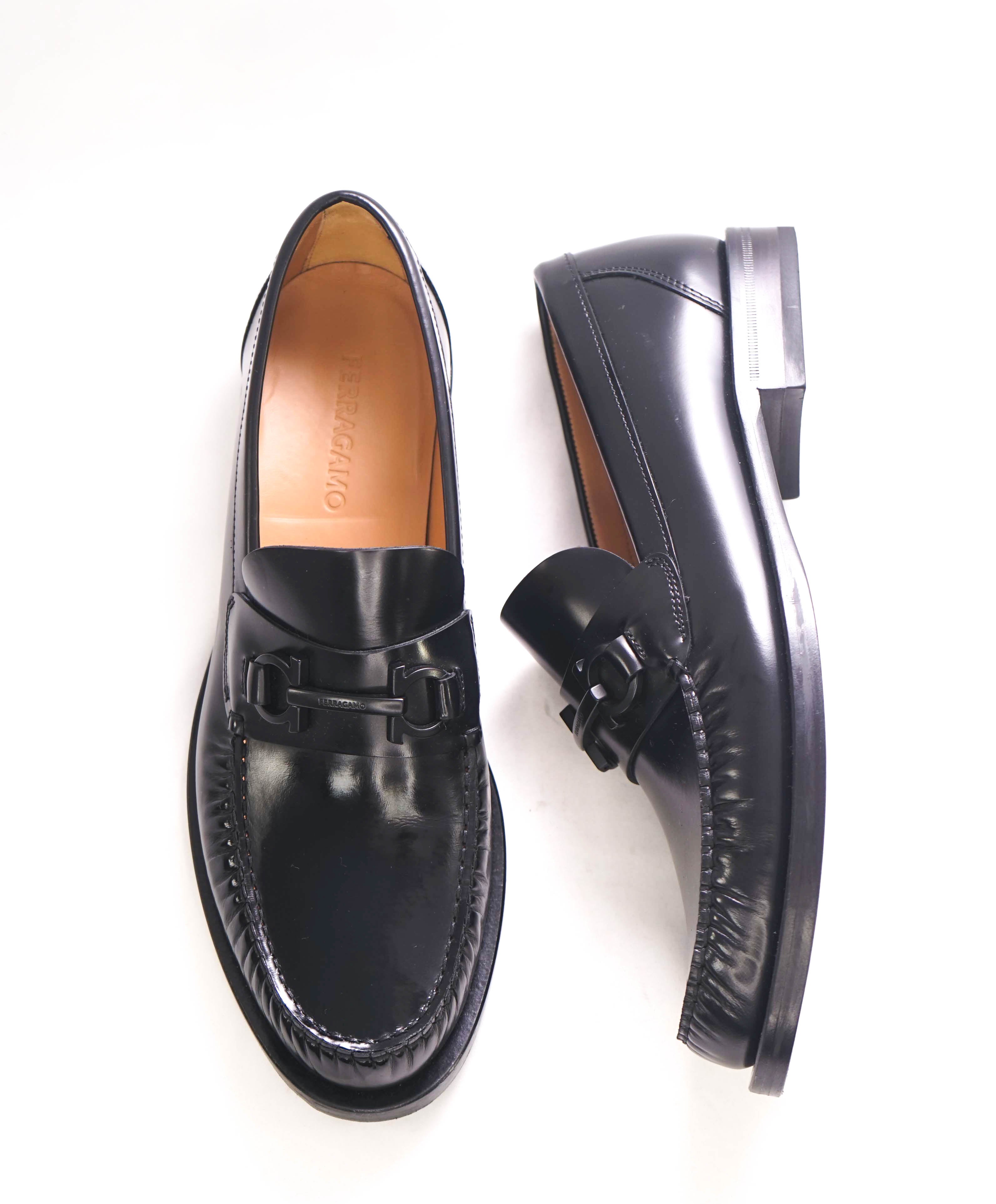 $950 SALVATORE FERRAGAMO - “FORT ROYALE" Gancini Bit Loafer Black Leather - 10.5 D