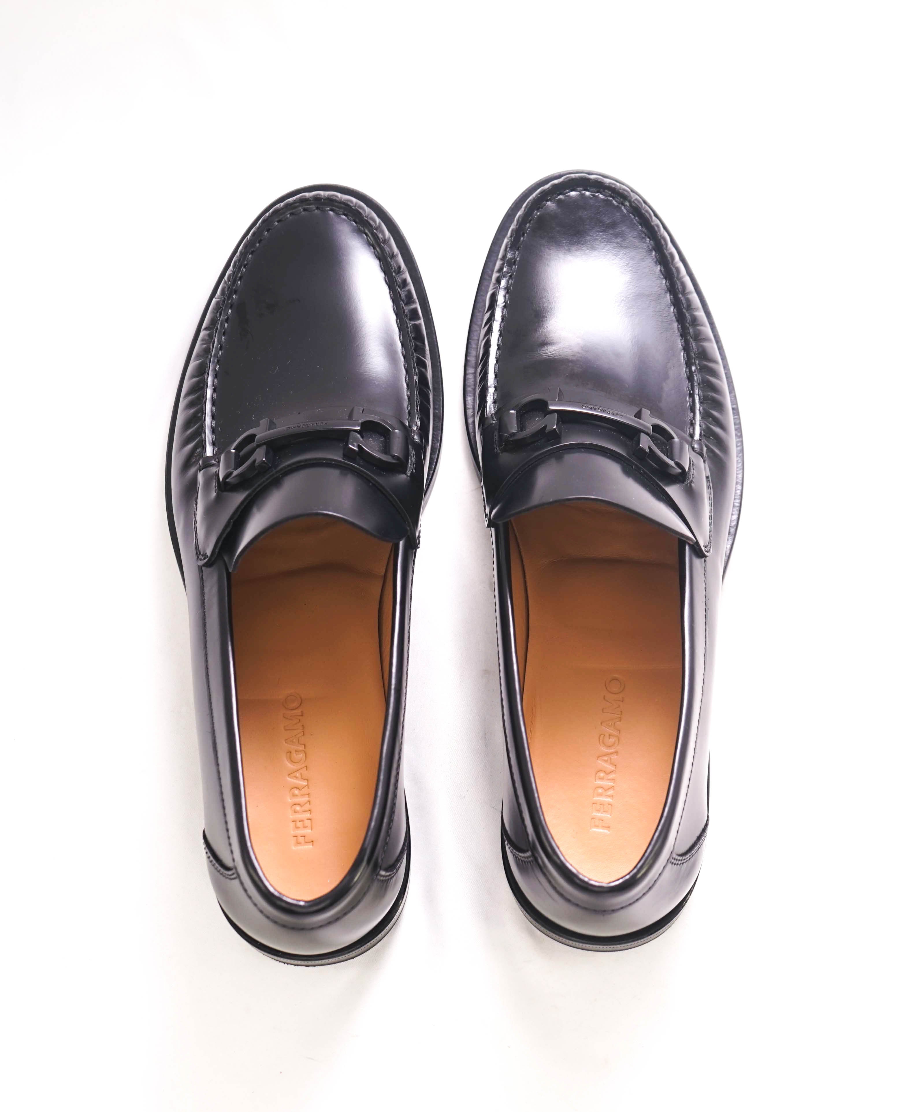 $950 SALVATORE FERRAGAMO - “FORT ROYALE" Gancini Bit Loafer Black Leather - 10.5 D