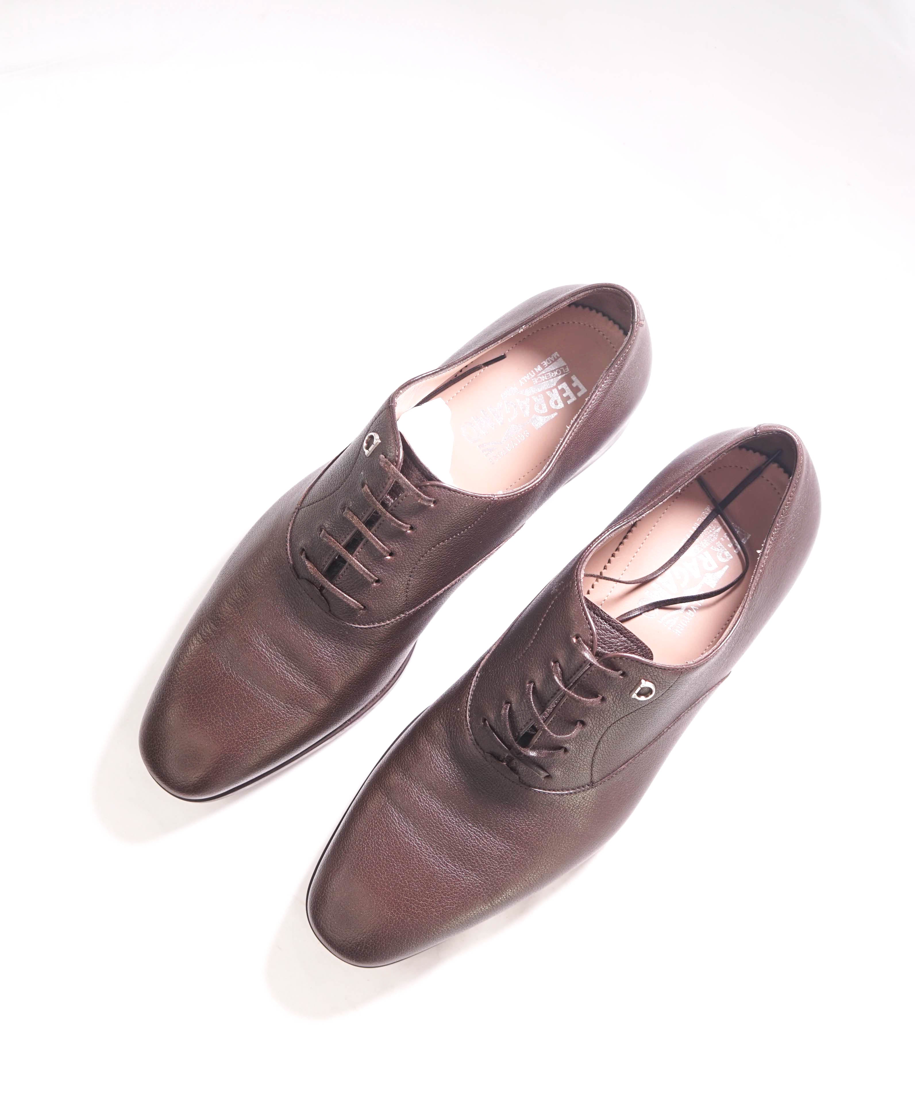 $750 SALVATORE FERRAGAMO - "TOULOUSE" Brown LOGO Sleek Oxford - 10 E