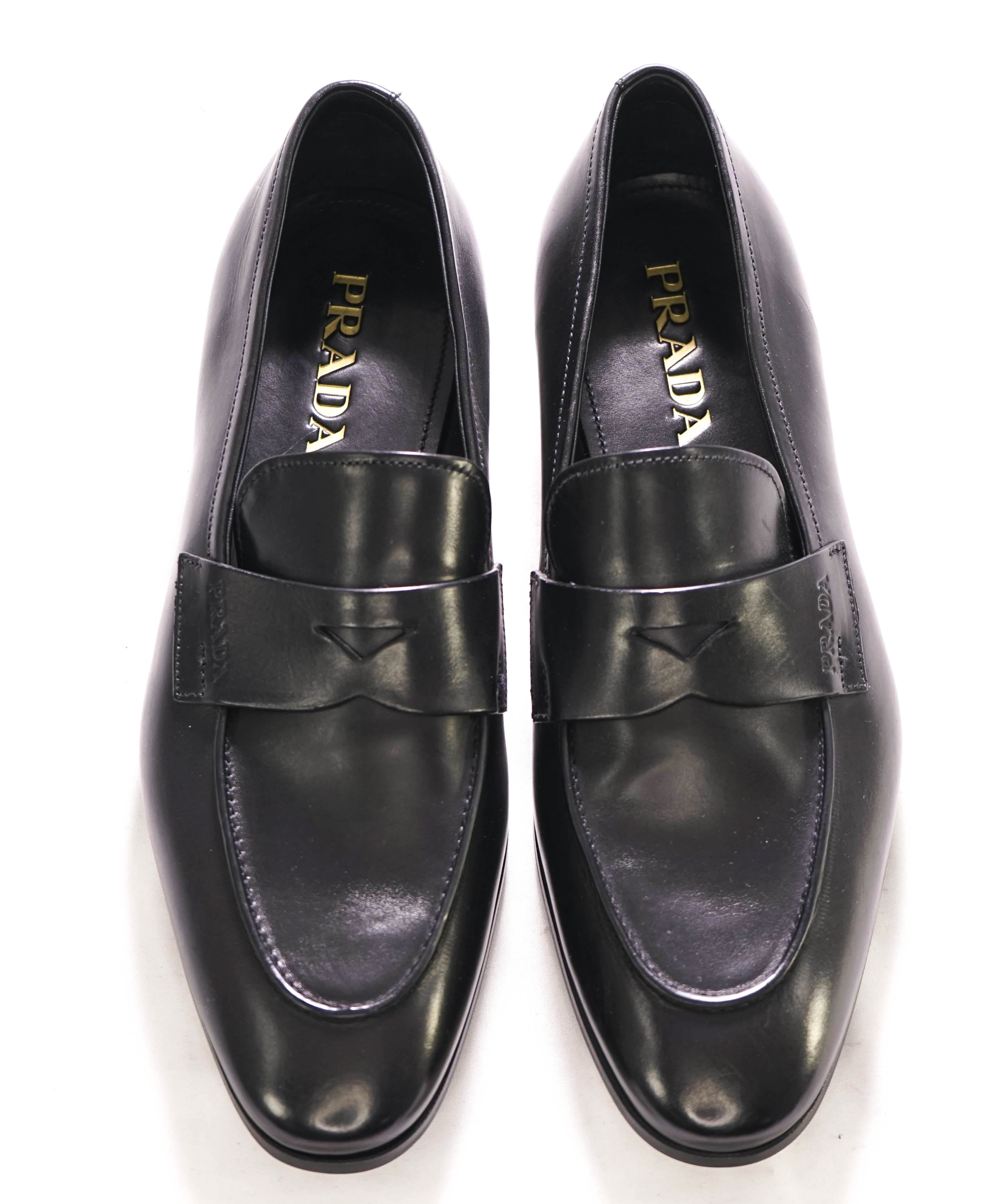 $1,100 PRADA - Black Leather LOGO Leather Round Toe Penny Loafers - 9 US (8 IT)