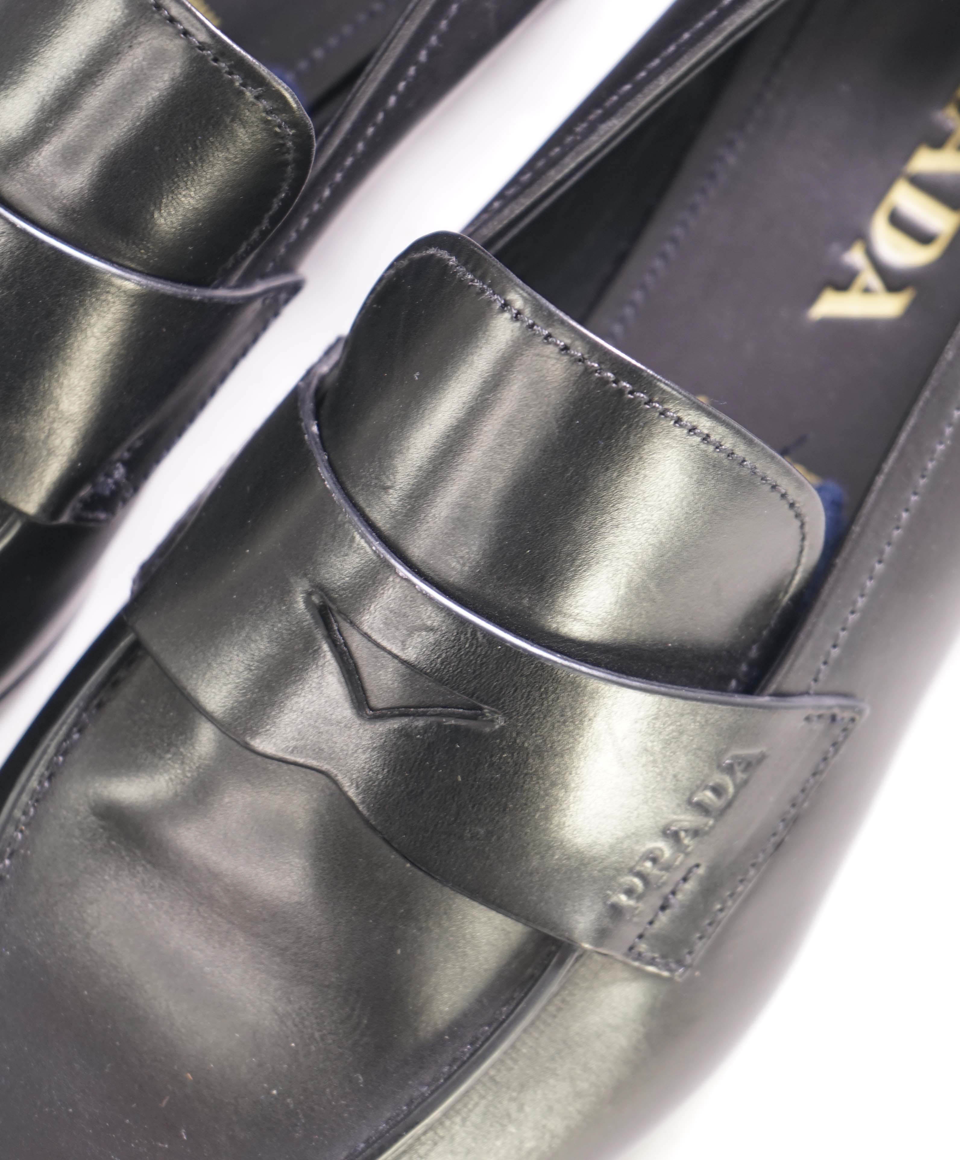 $1,100 PRADA - Black Leather LOGO Leather Round Toe Penny Loafers - 9 US (8 IT)