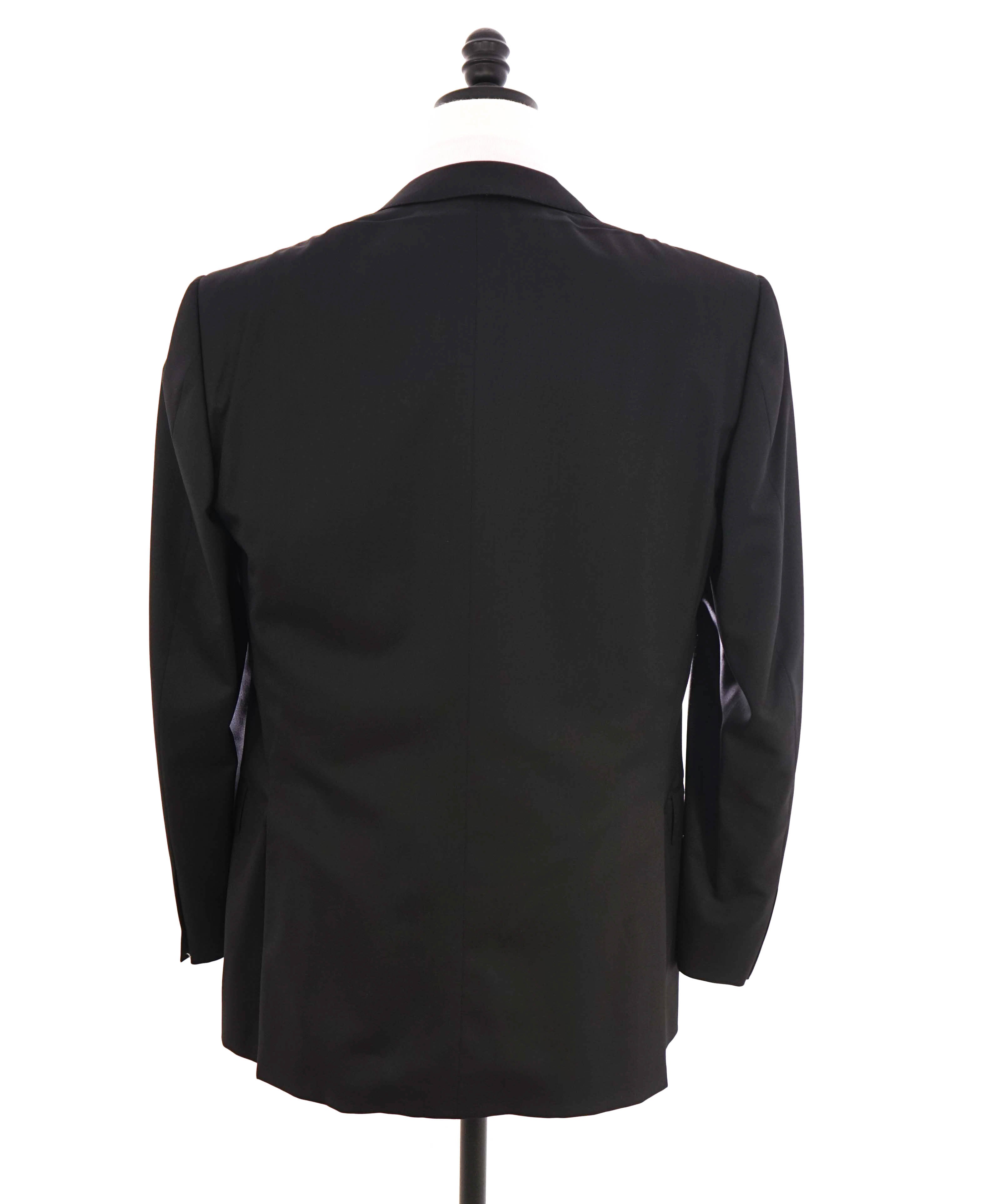 $2,895 ERMENEGILDO ZEGNA- “MultiSeason” Black *CLOSET STAPLE* Blazer- 40R