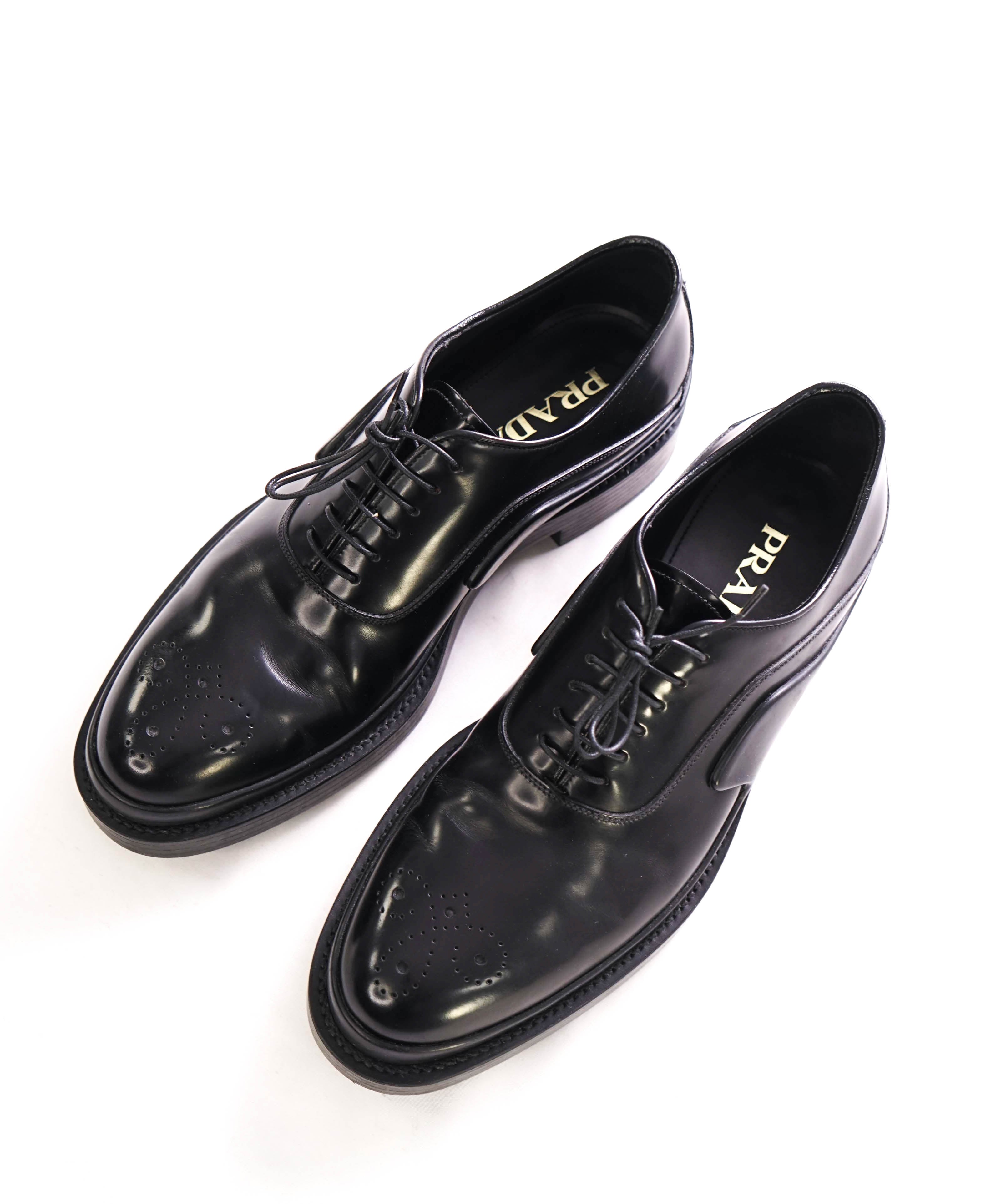 $1,150 PRADA - Black Leather Brogue Lug Sole Oxfords - 9 US (8 Prada)