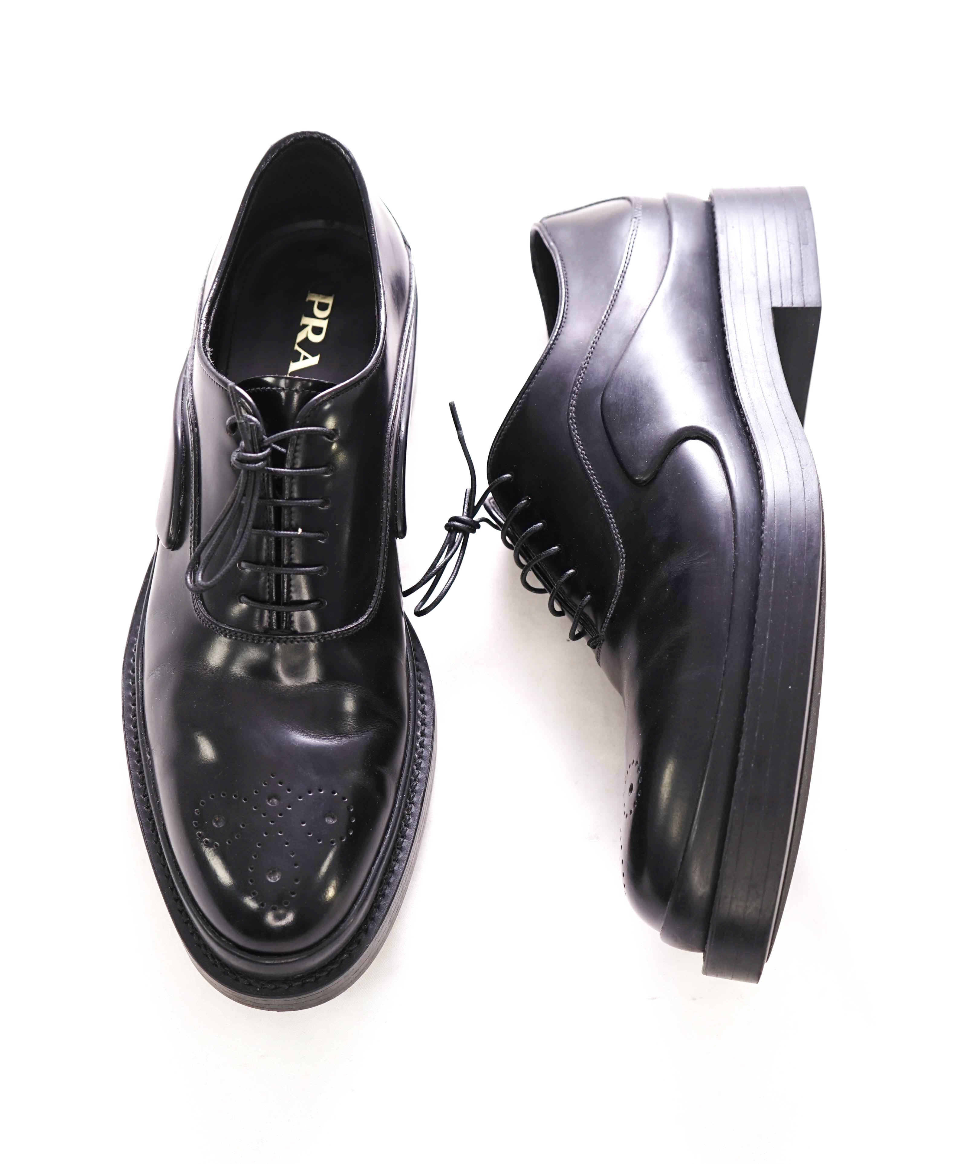 $1,150 PRADA - Black Leather Brogue Lug Sole Oxfords - 9 US (8 Prada)