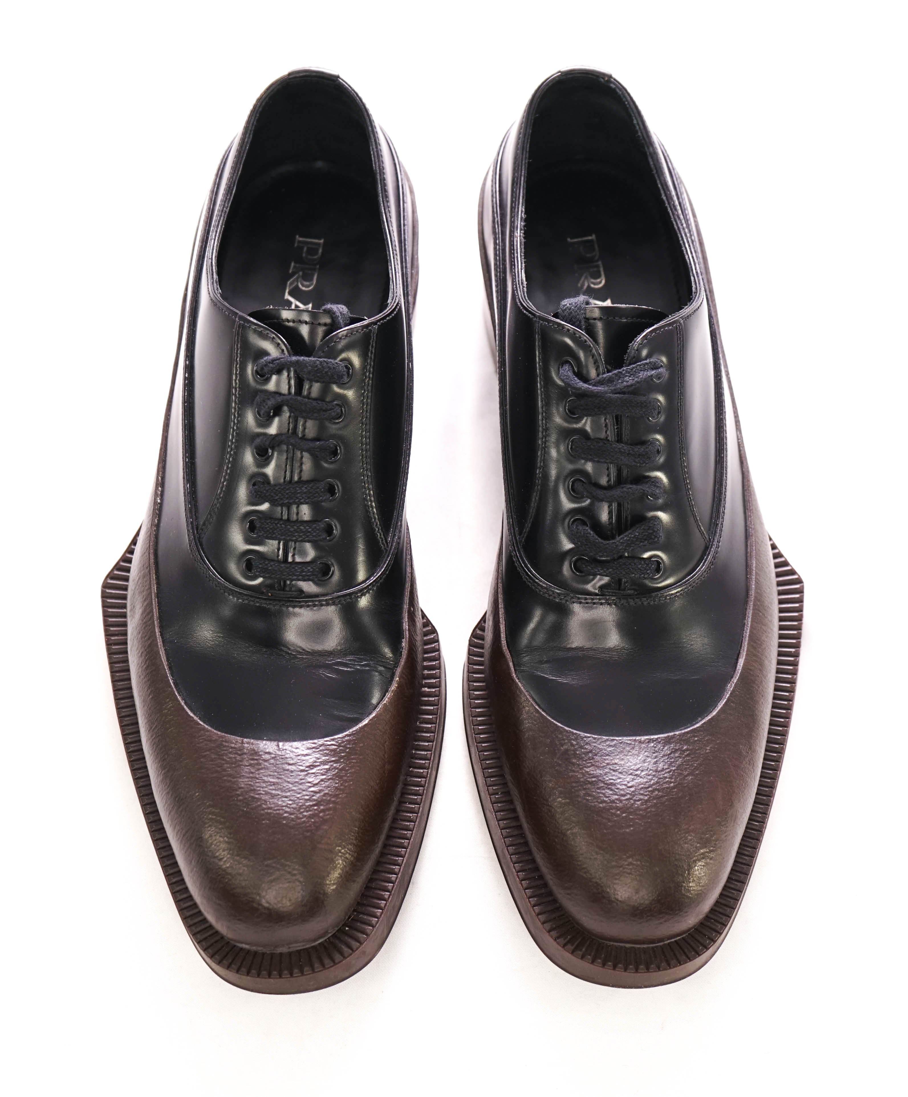 $1,320 PRADA - Black/Brown Leather Mixed-Media Lug Sole Oxfords - 8 US (7 Prada)